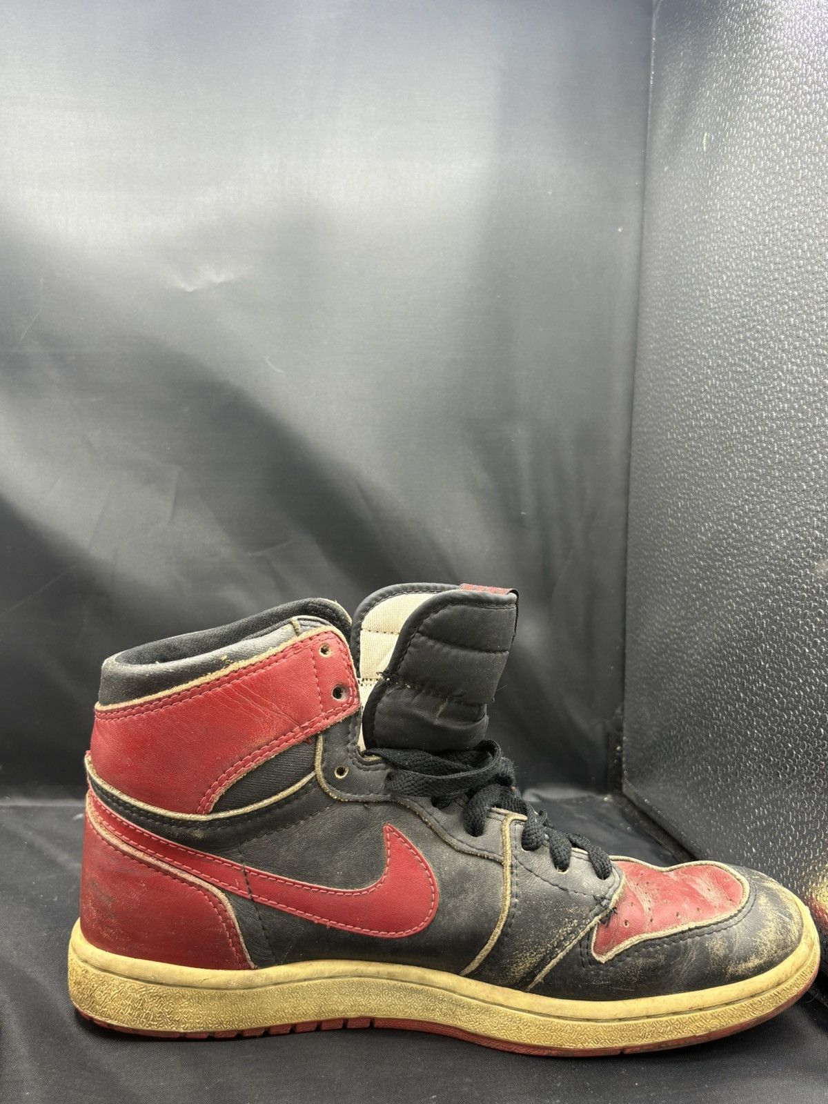 Jordan Brand 1985 Original Nike Air Jordan 1 Black Red BANNED (OFFER) Size US 9 / EU 42 - 8 Thumbnail