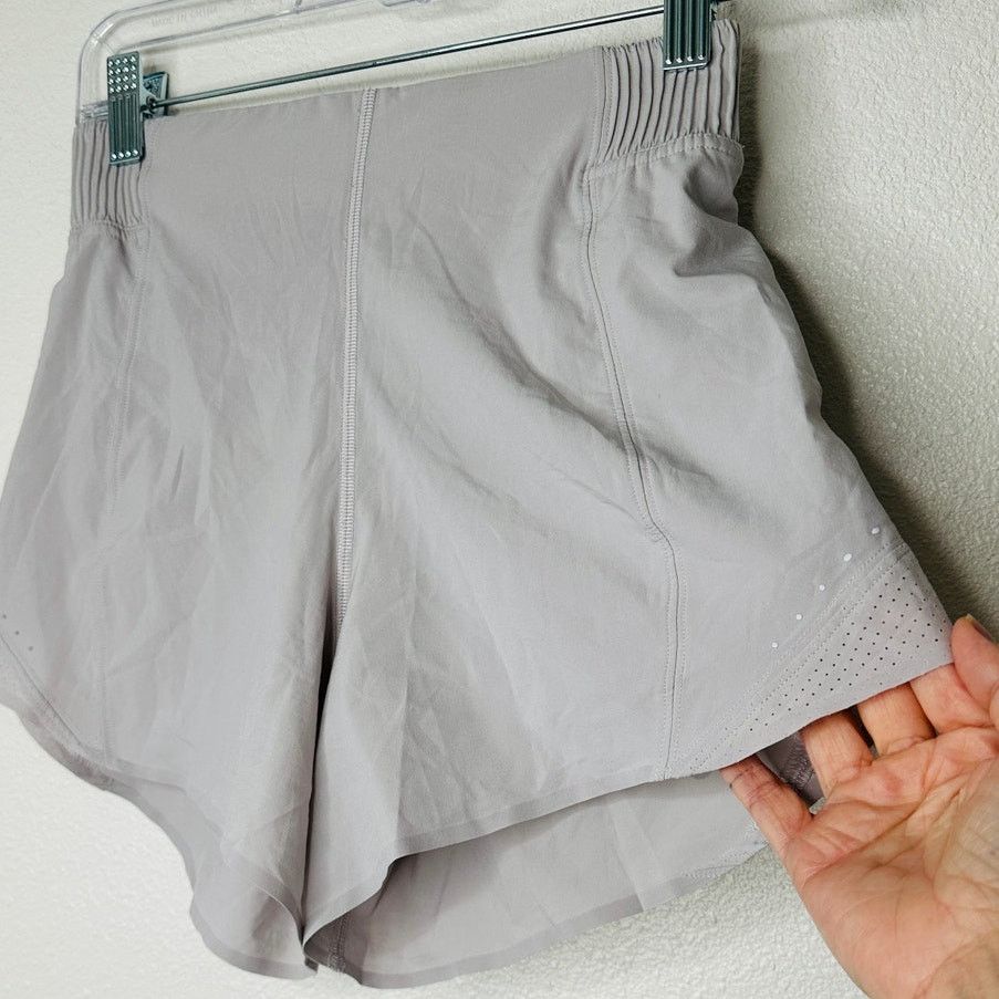 Lululemon Lululemon Gray Hotty Hot High Rise Shorts Special Edition 2 Size 26" / US 2 / IT 38 - 3 Thumbnail