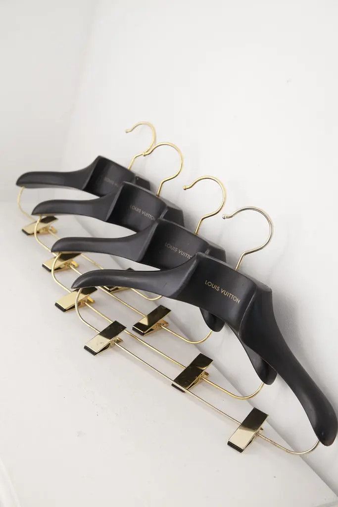 Louis Vuitton Lot of 4 wood Louis Vuitton hangers Size ONE SIZE - 1 Thumbnail