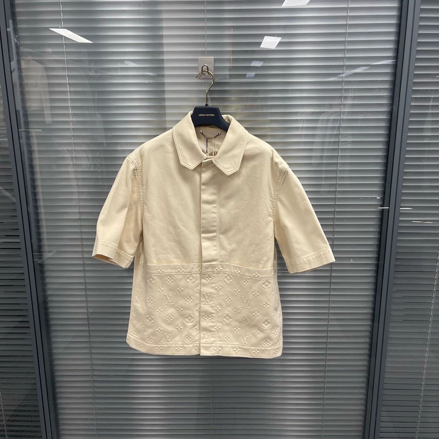 Louis Vuitton LV 23ss embossed allover short denim shacket S new Size S / US 4 / IT 40 - 1 Thumbnail