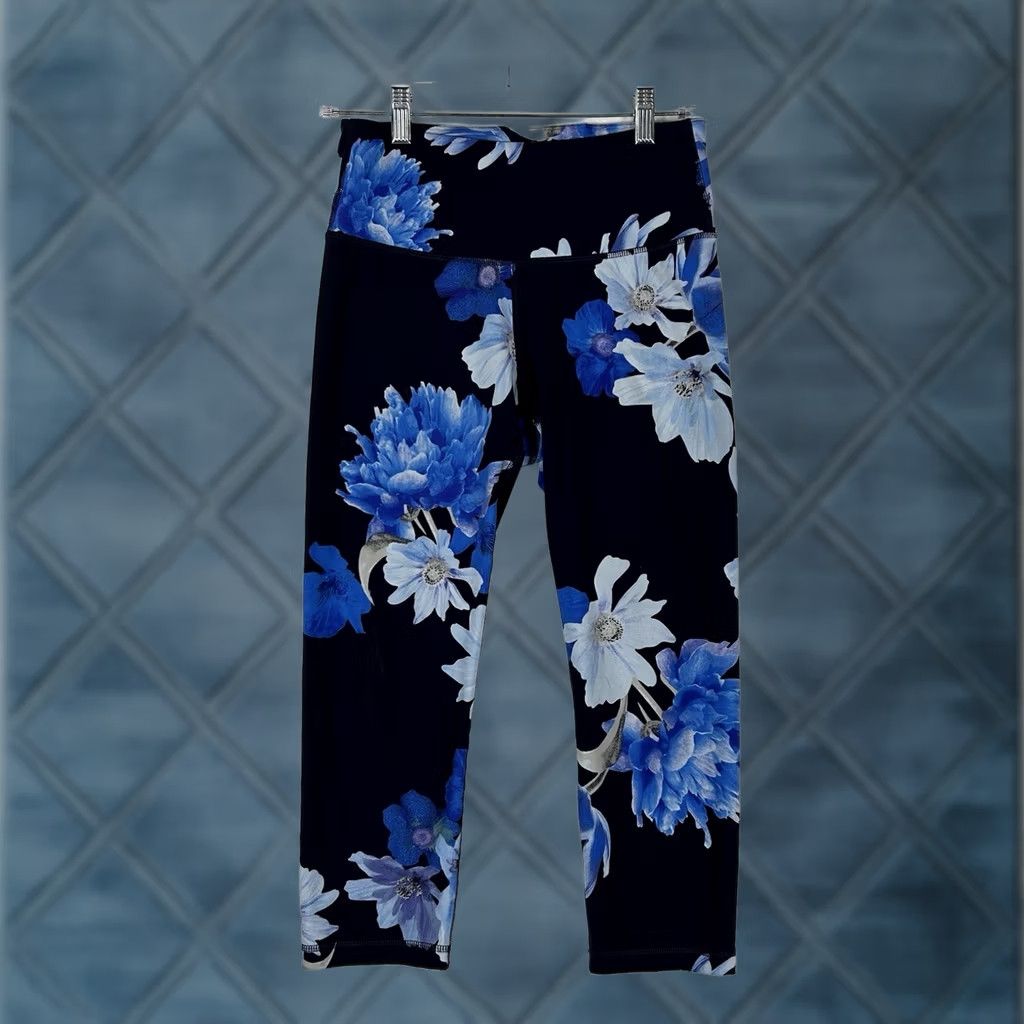 Old Navy Old Navy Active Elevate Legging Womens Medium Blue Floral Go Dry Activewear Gym Size 32" / US 10 / IT 46 - 1 Thumbnail