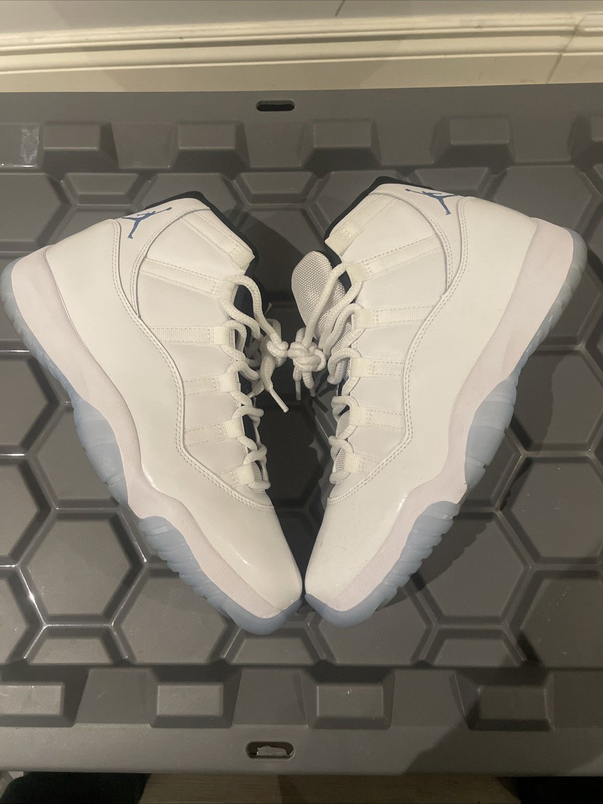 Jordan 11 Legend Blue Size 10