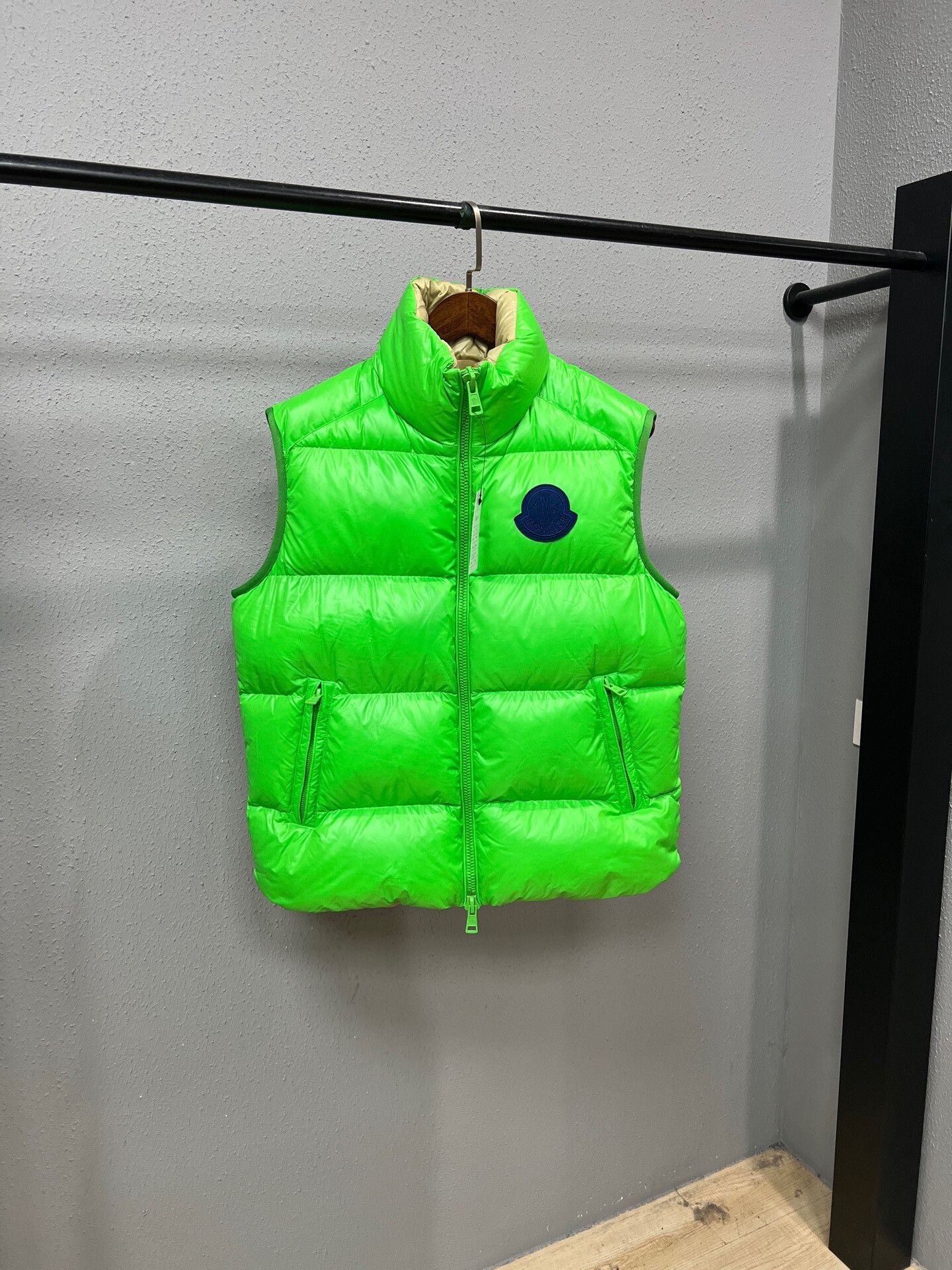 Moncler moncler sumida neon green puffer vest Size US M / EU 48-50 / 2 - 1 Thumbnail