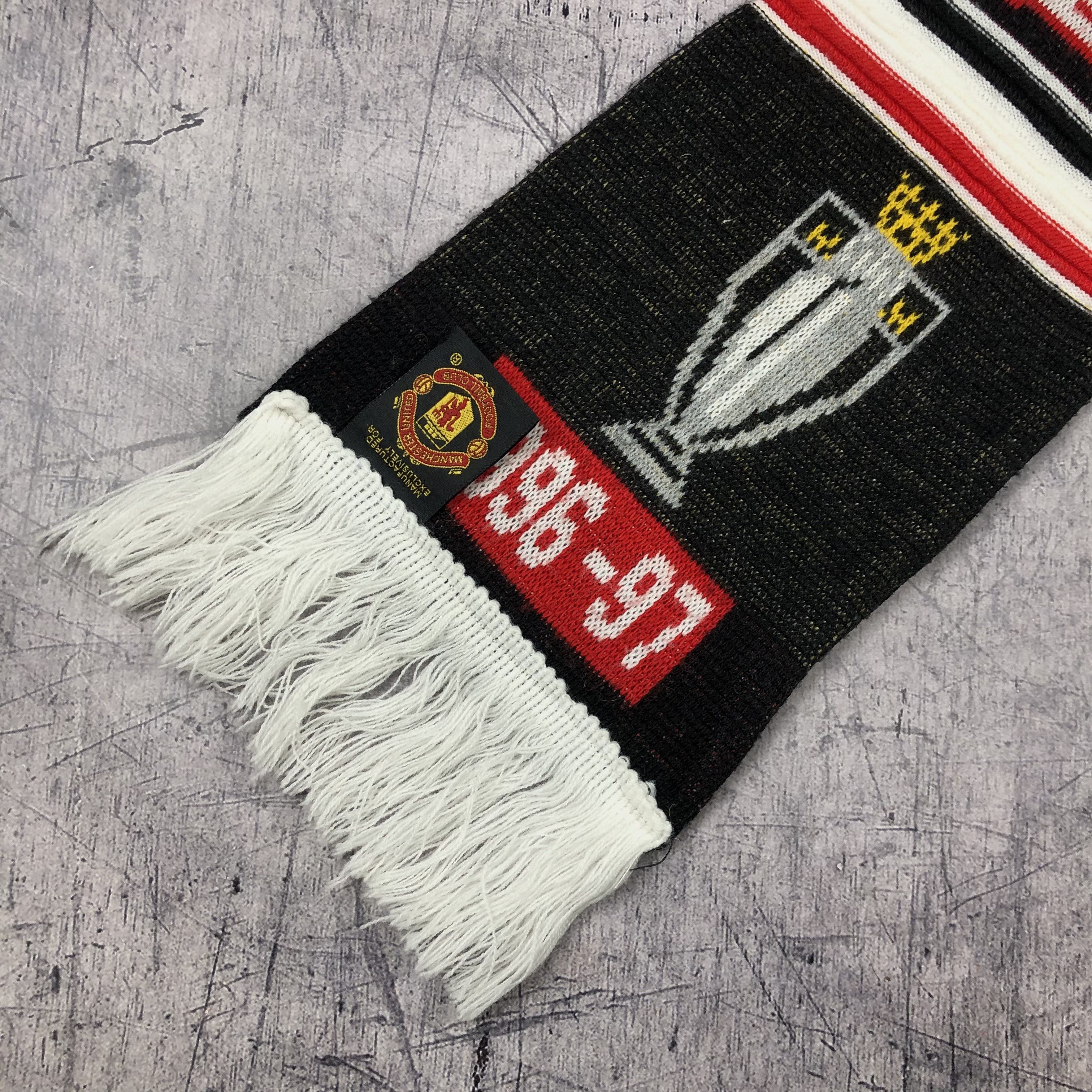Vintage Manchester United FC 1996-1997 Premiership Scarf Flag Size ONE SIZE - 7 Thumbnail