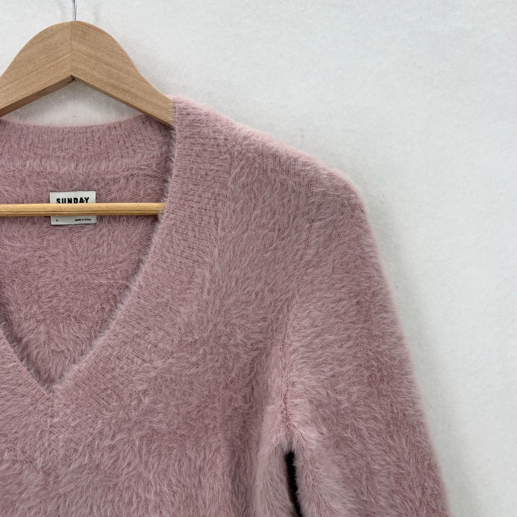 Vintage SUNDAY BEST Sweater Womens Small Pink Fuzzy Cropped Balloon Sleeve NWOT - V-Neck Knit Pullover Casual Winter Size S / US 4 / IT 40 - 2 Thumbnail