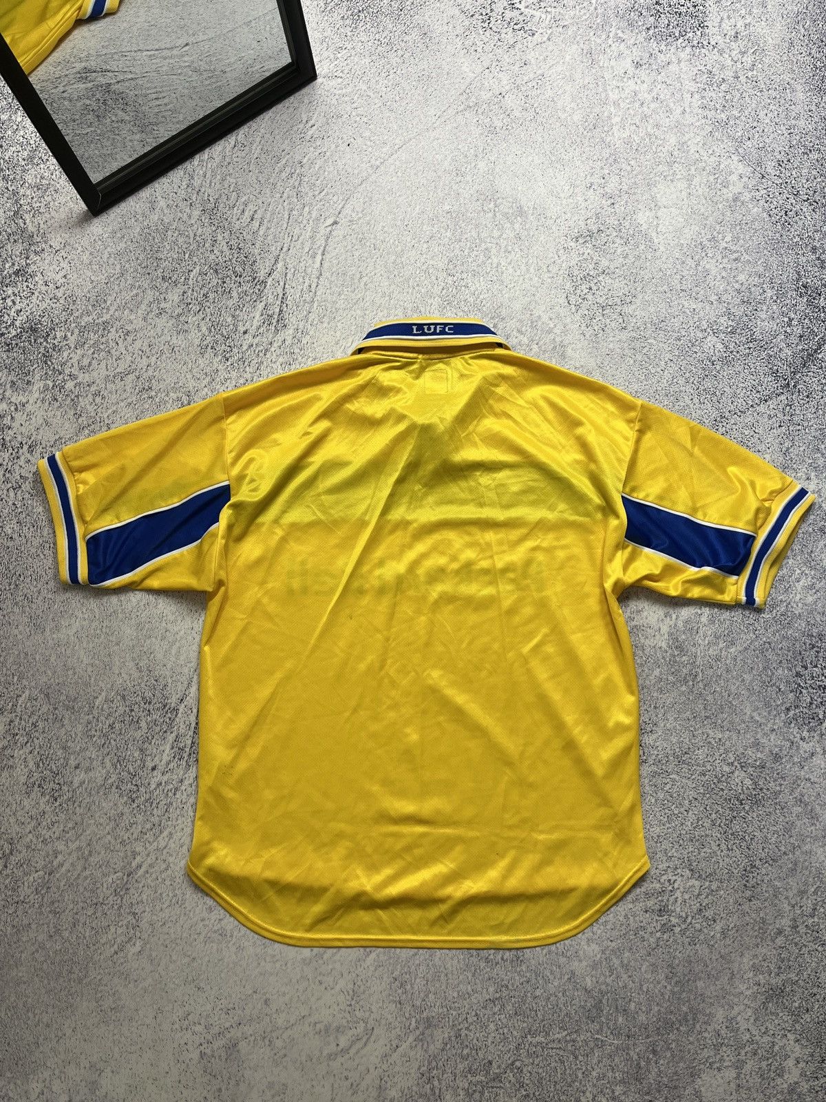 Puma × Vintage Leeds United Vintage 1999 2000 Puma Soccer Third Jersey Size US L / EU 52-54 / 3 - 7 Thumbnail