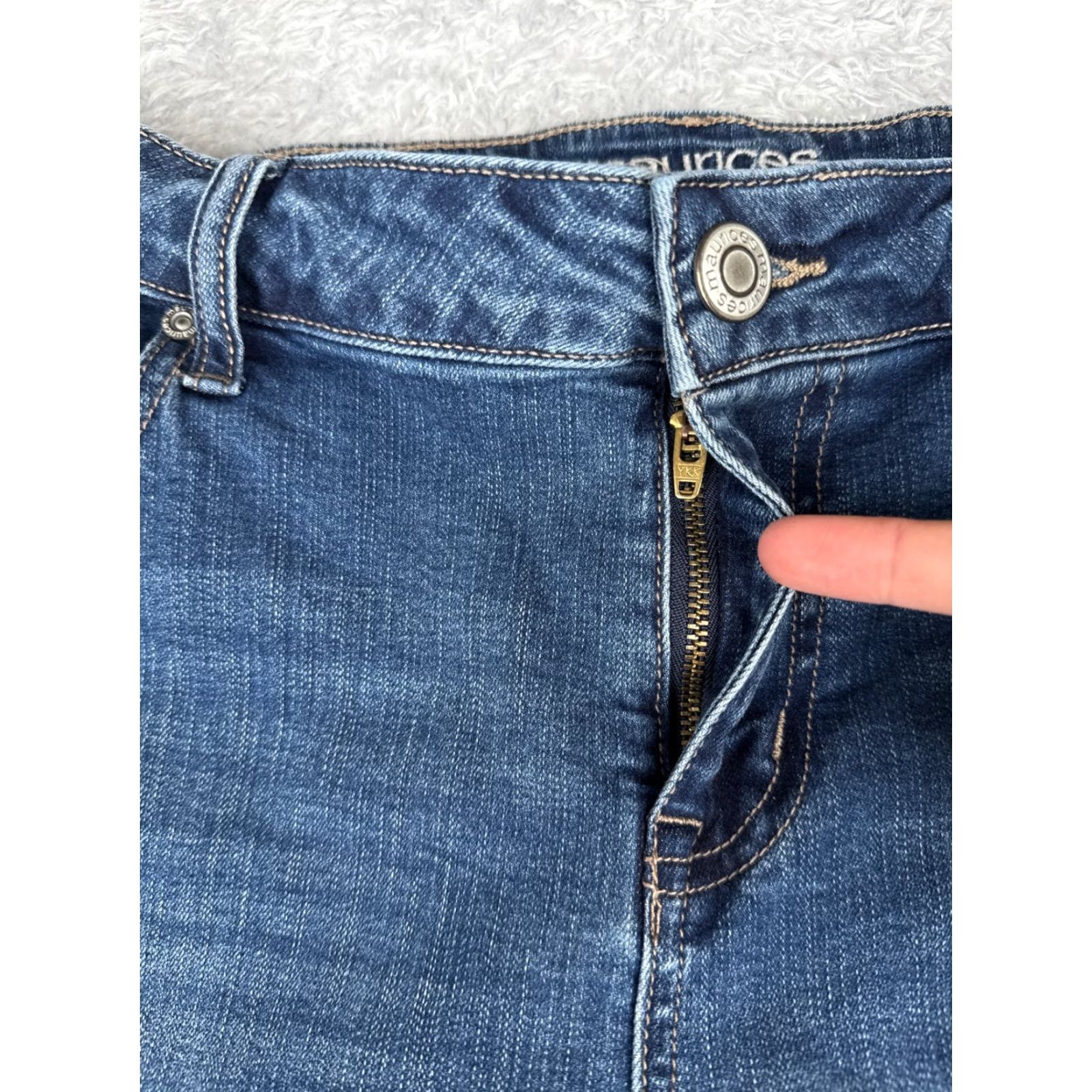 Vintage Maurices Jeans Women 12 Blue Denim Bootcut Low Rise 32x33 Cotton Western 5-Pocket Zipper Distressed Medium Wash Womens Jeans 32 in Inseam 33 in N/A Size 34" / US 12 / IT 48 - 5 Thumbnail