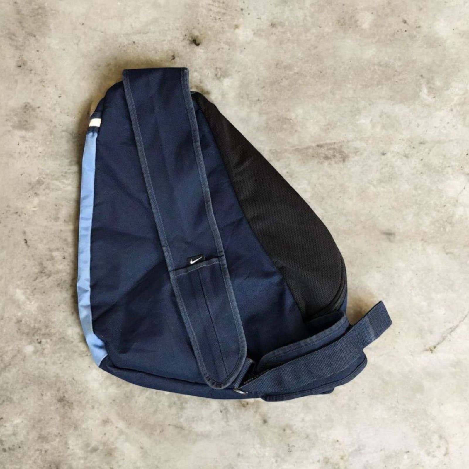 Nike ❌Nike Vintage Crossbody Bag Size ONE SIZE - 2 Thumbnail