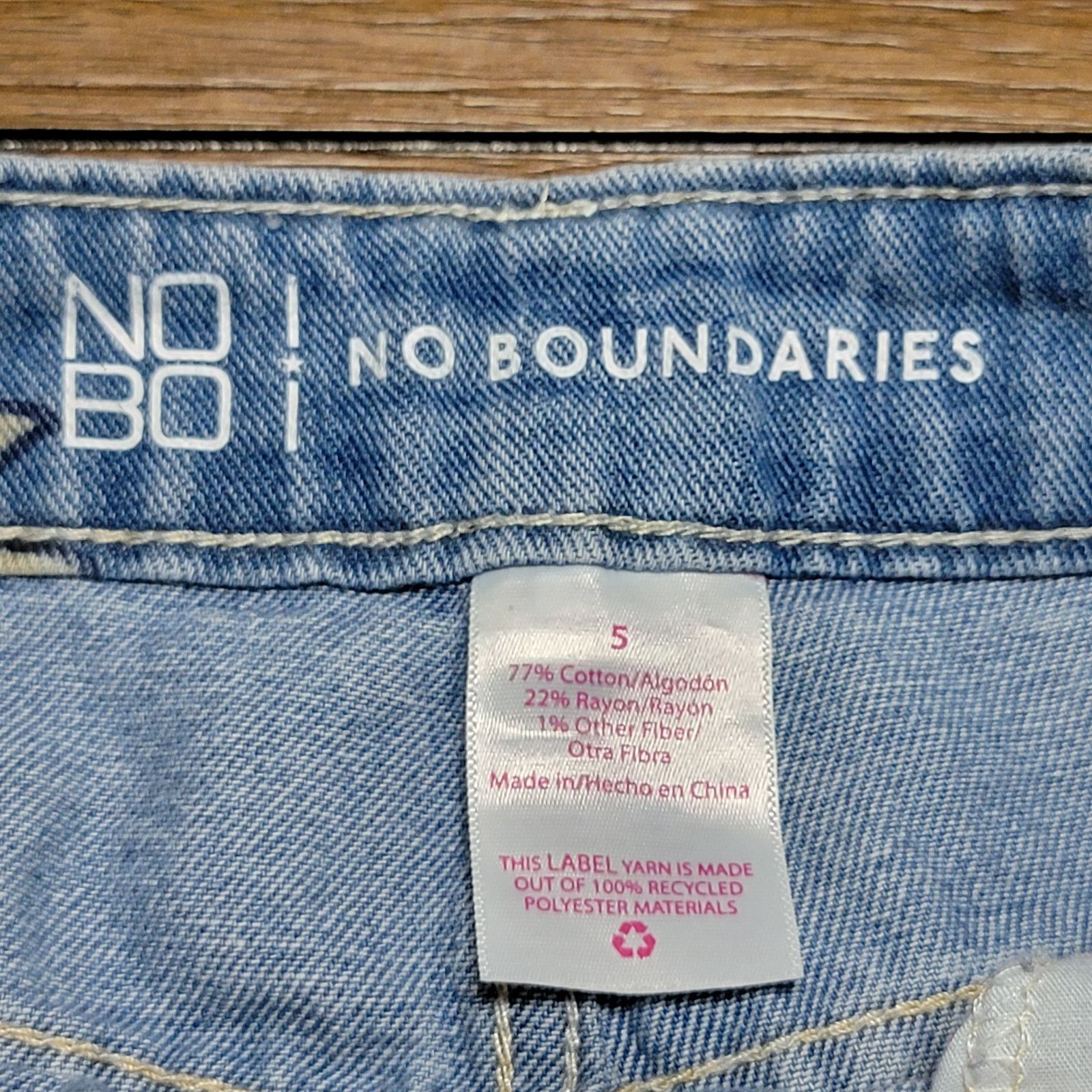 Other No Boundaries Denim Cut Off Shorts w/Flowers - Size Junior 5 Size 28" / US 6 / IT 42 - 3 Thumbnail