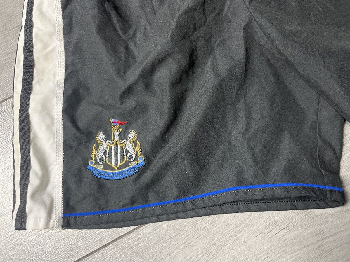Adidas Newcastle Football Shorts 2003/2005 Adidas Soccer England Size US 34 / EU 50 - 2 Thumbnail