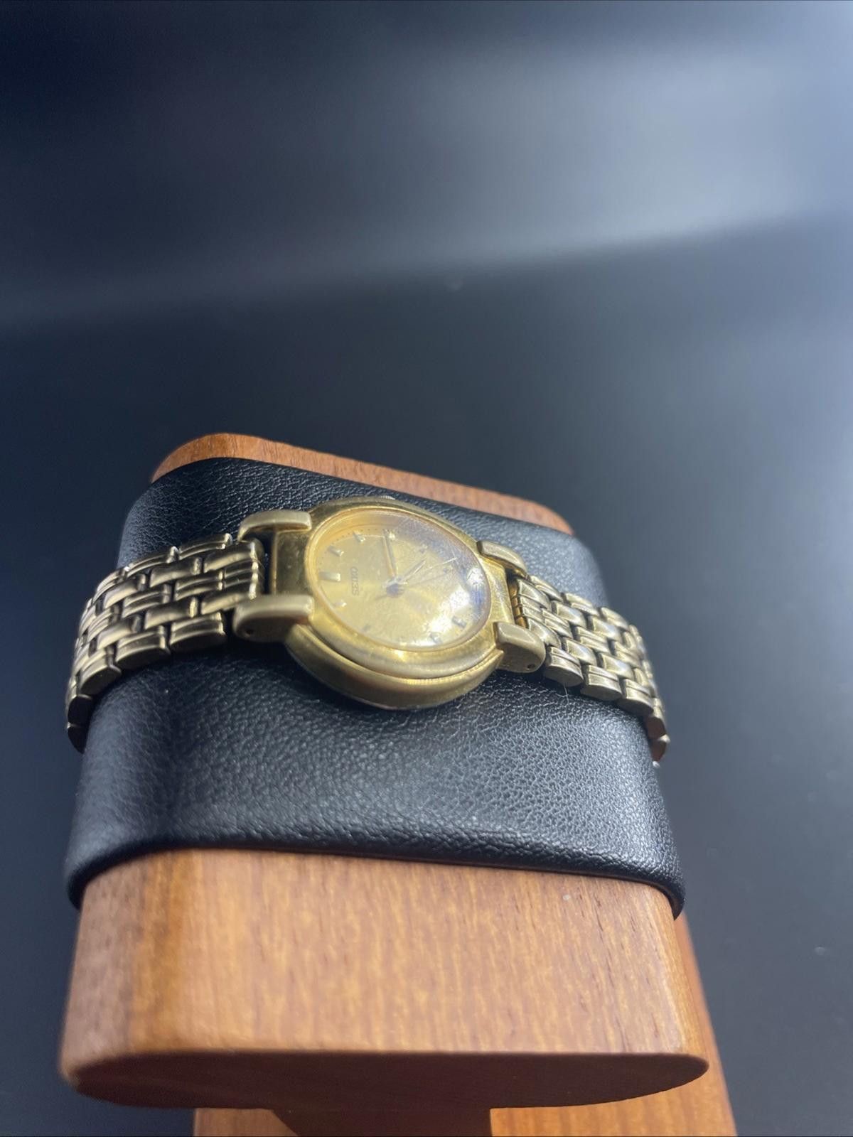 Seiko Seiko V701-1781 Quartz Watch Gold Tone Bracelet New Batt Size ONE SIZE - 5 Thumbnail