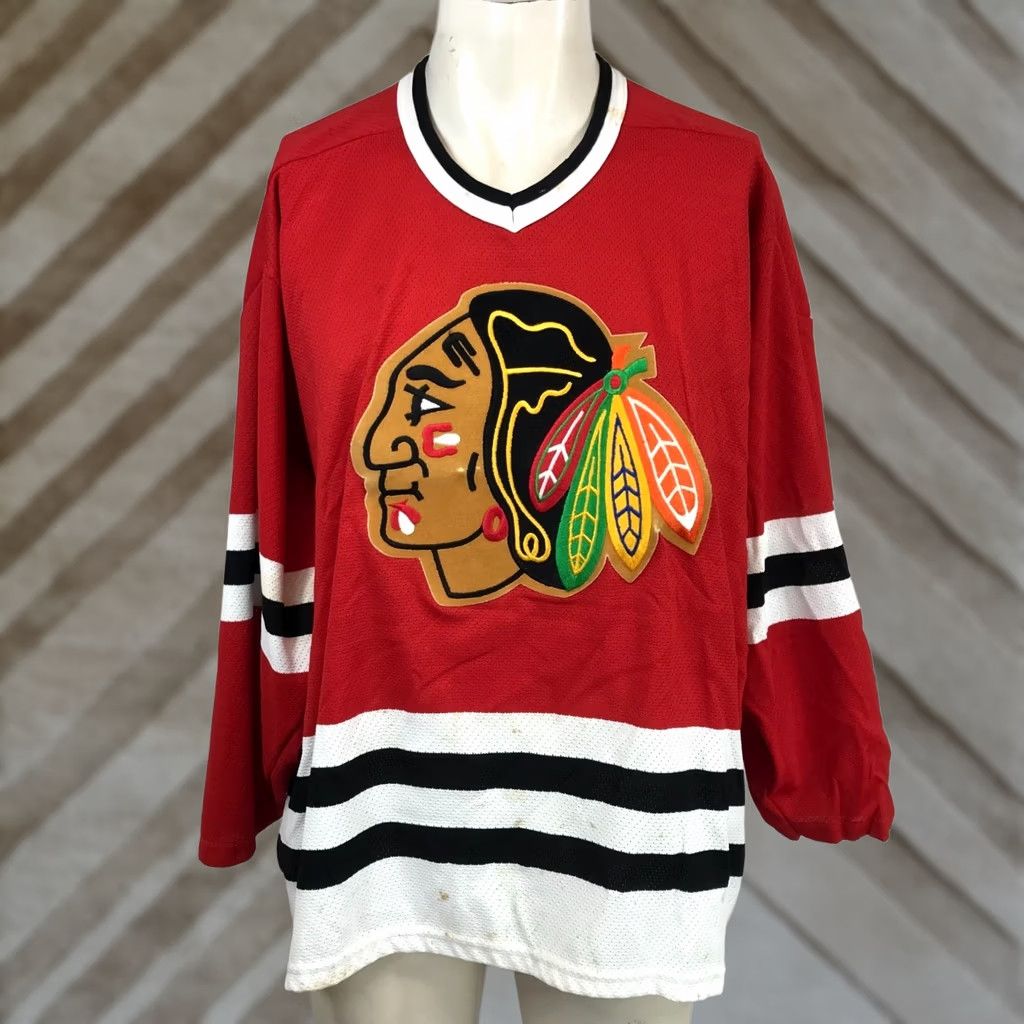 Vintage VINTAGE CCM RED CHICAGO BLACK HAWKS JERSEY Mens Large Long Sleeve V Neck Size US L / EU 52-54 / 3 - 1 Thumbnail