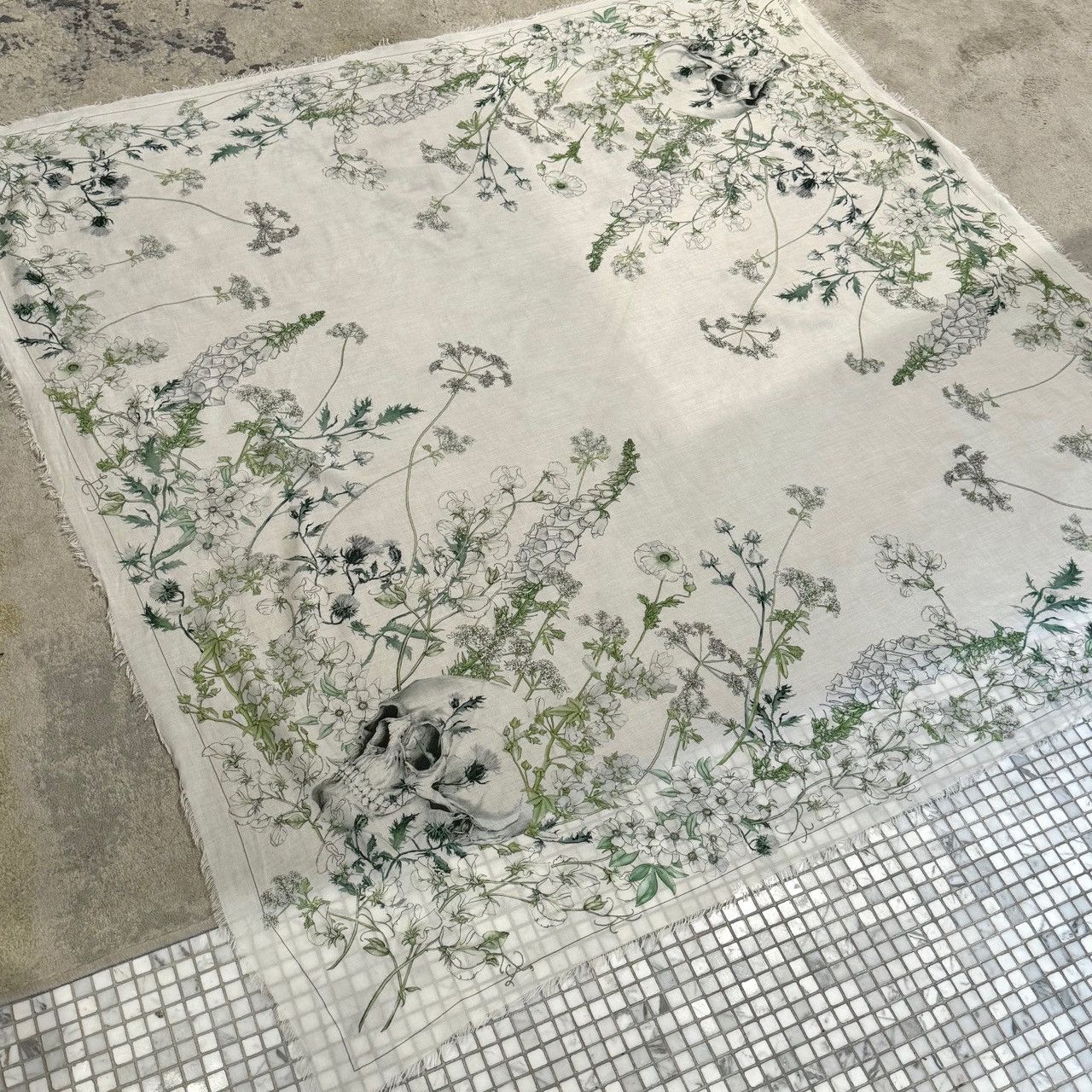 Alexander McQueen Alexander McQueen Ivory Green Floral Lily Skull Stole Scarf Size ONE SIZE - 9 Thumbnail