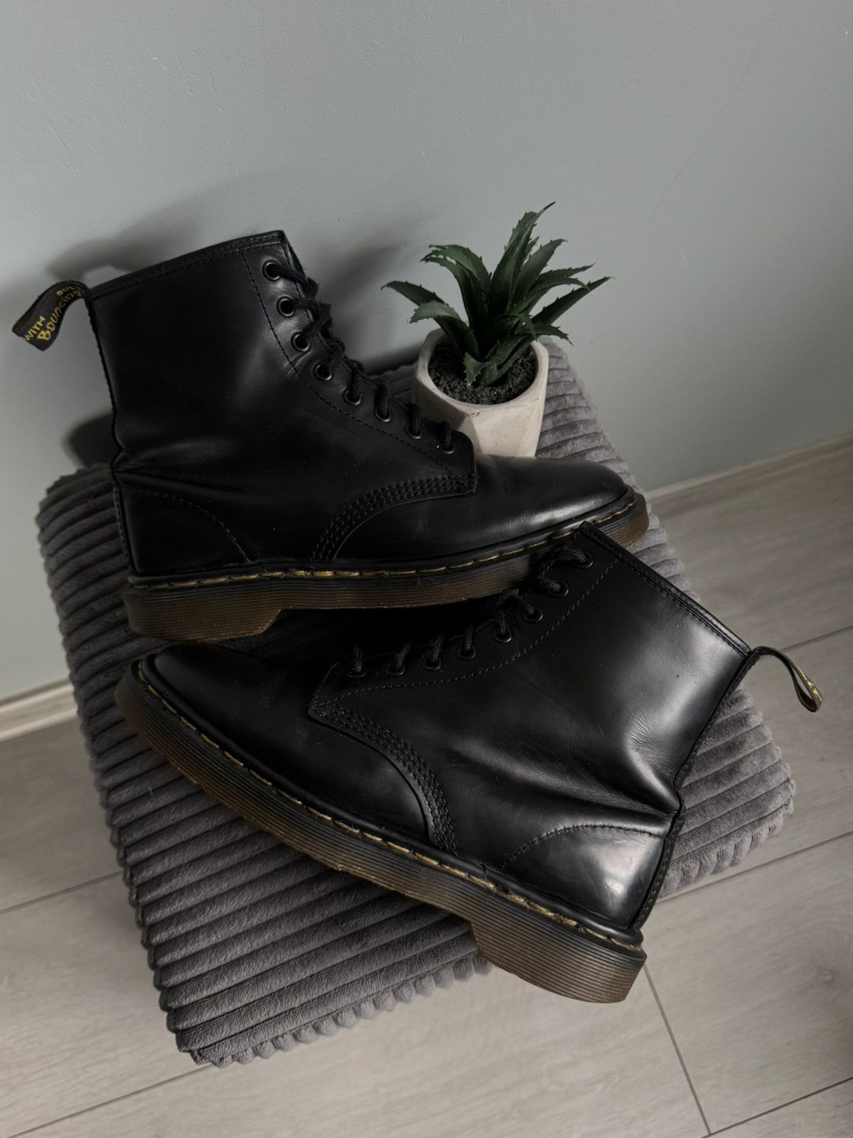 Dr. Martens Dr.Martens 1460 8 Eye Leather Boots Size US 10 / IT 40 - 5 Thumbnail