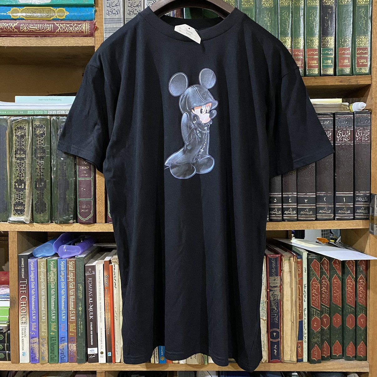 image of Vintage Y2K Disney Kingdom Hearts T-Shirt in White, Men's (Size Large)