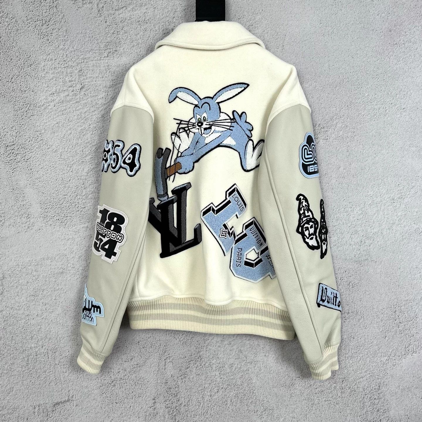 Louis Vuitton LOUIS VUITTON Bugs Bunny Baseball Jacket 48 Brand New Size US M / EU 48-50 / 2 - 2 Thumbnail