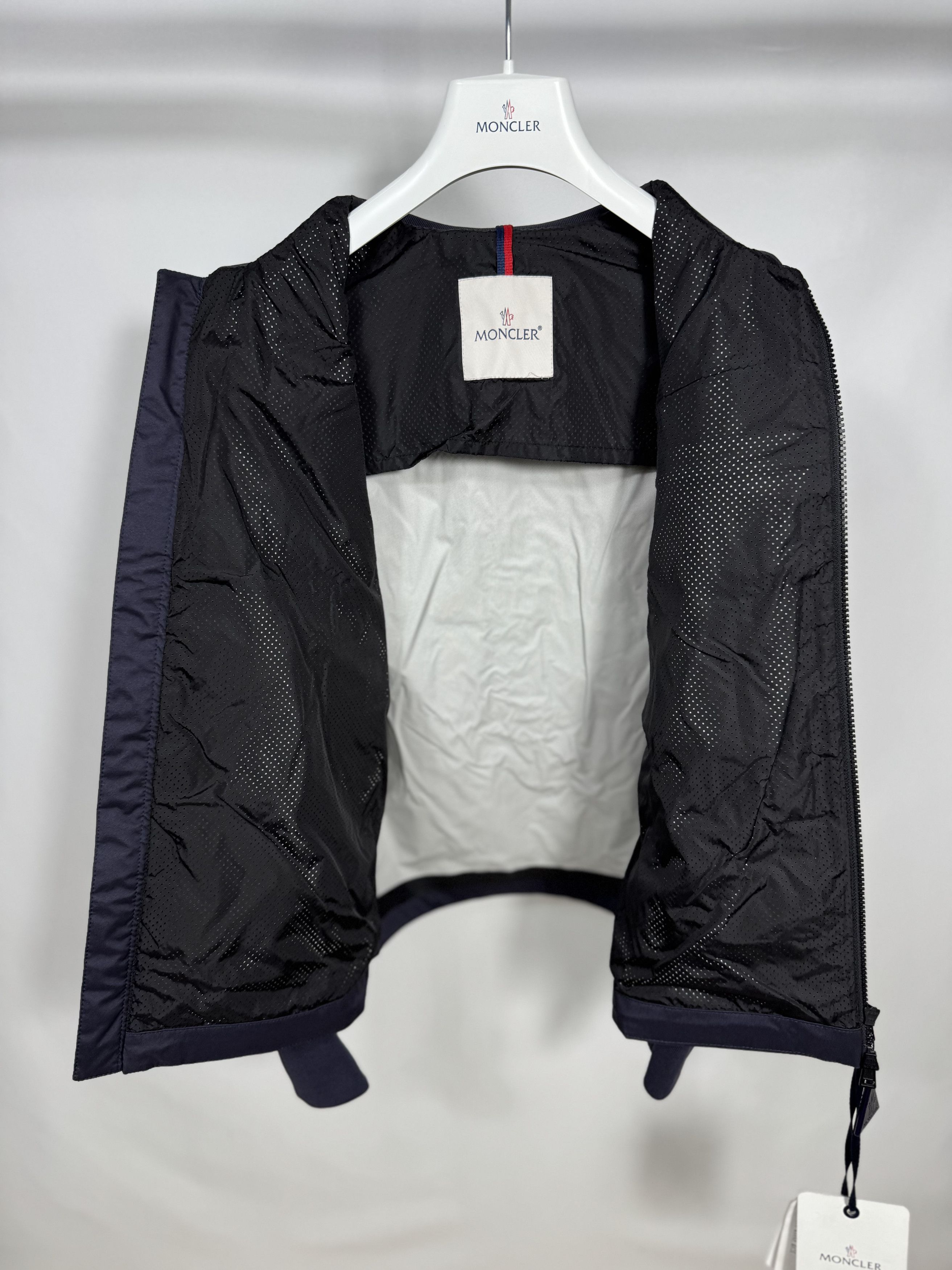 Moncler Moncler Leos Jacket Size US S / EU 44-46 / 1 - 8 Thumbnail