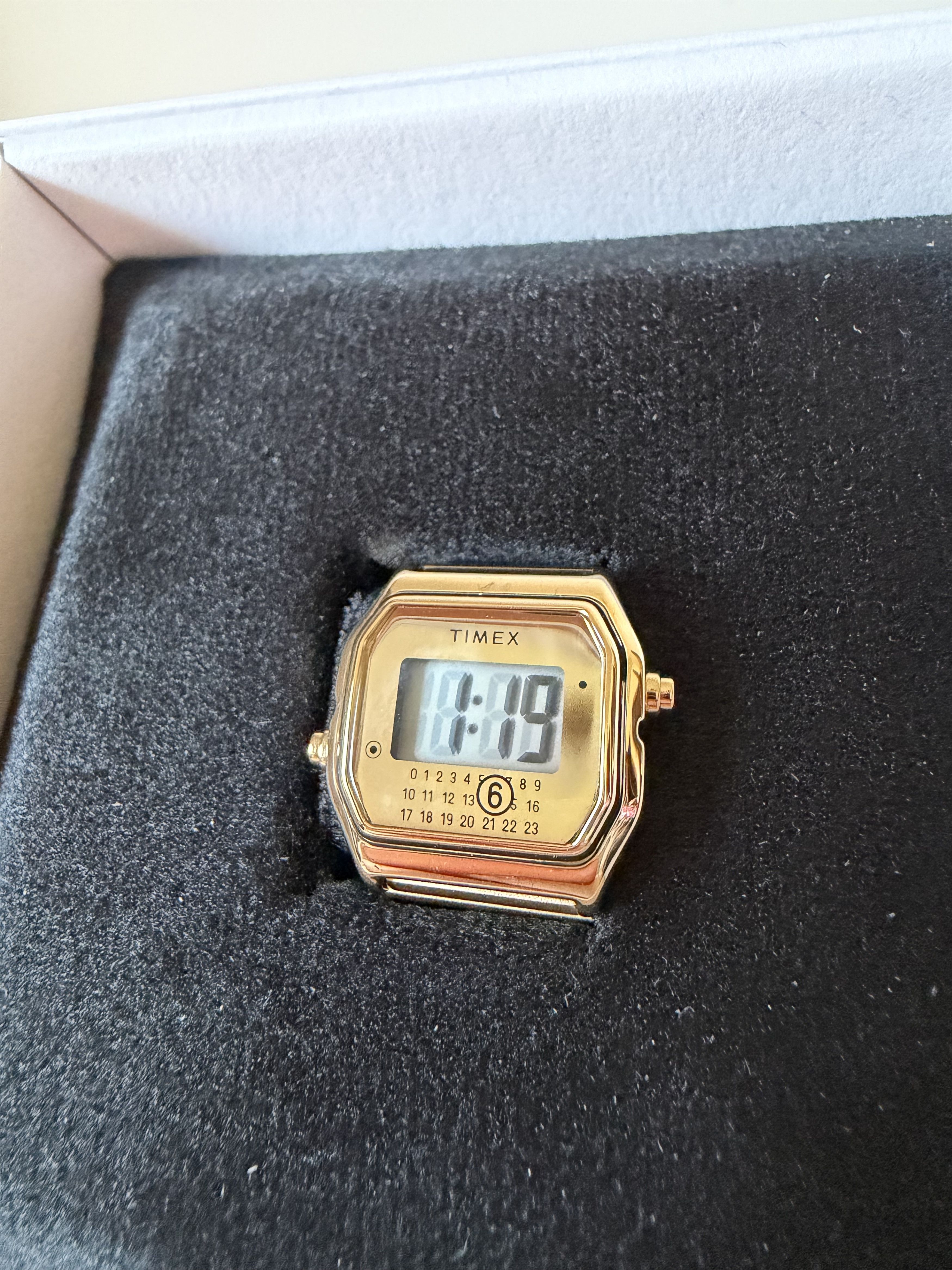 Maison Margiela × Timex S/M MM6 Maison Margiela Timex T80 Ring Watch in Gold Size ONE SIZE - 2 Thumbnail