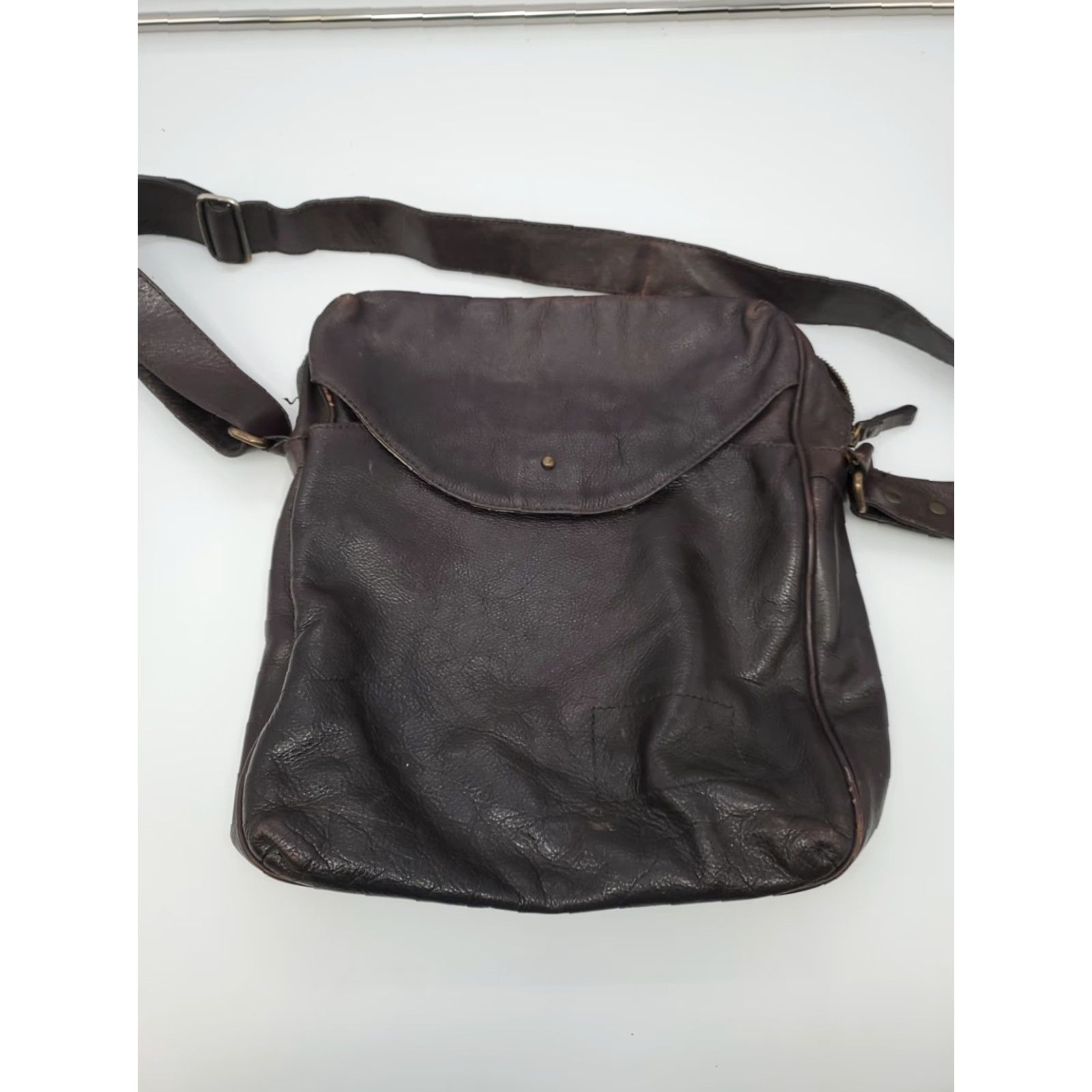 Banana Republic Banana Republic Leather Chocolate Brown Messenger Bag Men’s 13" Satchel, Medium, Zip Button Closure, Brown, Leather, Classic Messenger Bag, Men Size ONE SIZE - 2 Thumbnail