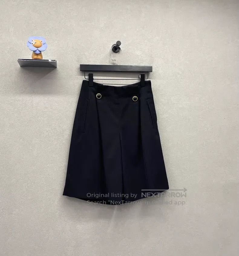Louis Vuitton Louis Vuitton Jeweled button-down pleated black shorts Size US 34 / EU 50 - 3 Thumbnail