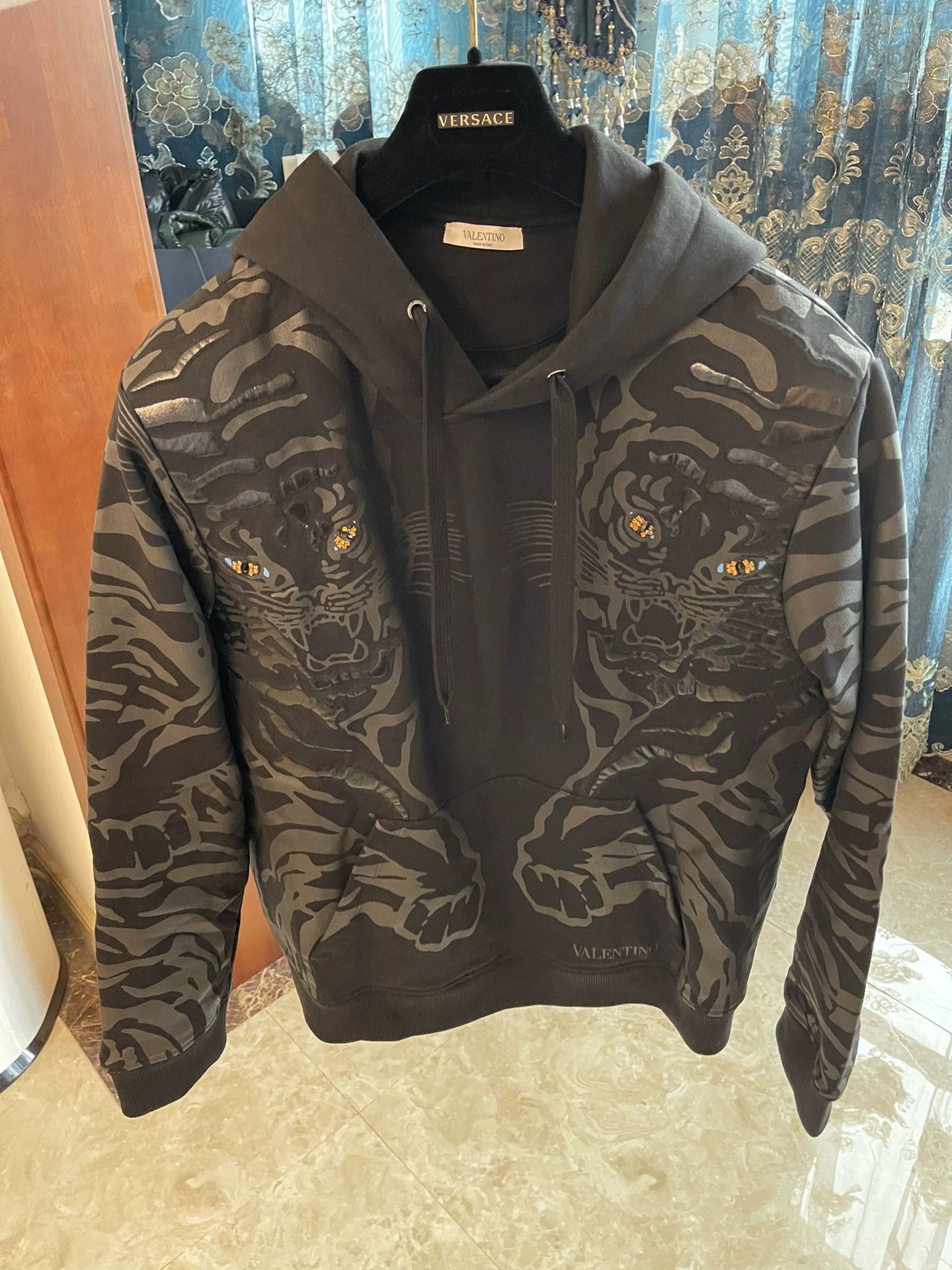 Valentino Valentino Tiger Year Runway 3D Crystal Eyes S Sweatshirt Size US S / EU 44-46 / 1 - 1 Thumbnail