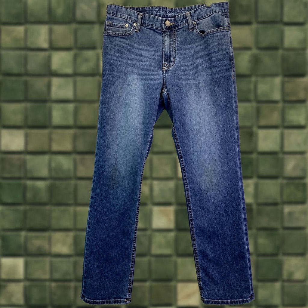 Calvin Klein Calvin Klein Jeans Women’s Slim Straight Blue Denim 33 Regular 5-Pocket Logo Vintage: No Details: Stains on Knee, Pre Owned, See Photos Mens? Womens Size 24" / US 00 / IT 34 - 1 Thumbnail