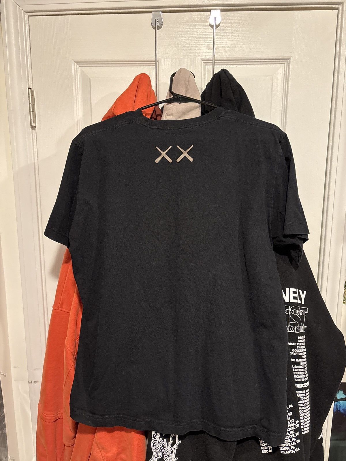 Kaws × Uniqlo Black Uniqlo X Kaws Tee Size US L / EU 52-54 / 3 - 2 Thumbnail