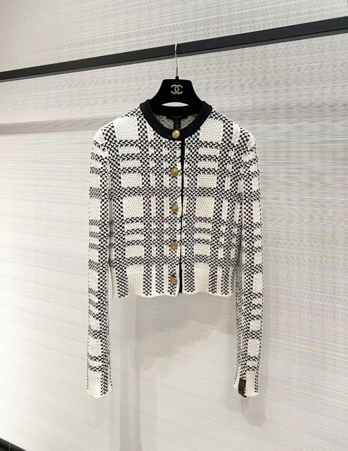 Louis Vuitton Louis Vuitton Plaid Knit Cardigan with Gold Buttons J33 Size S / US 4 / IT 40 - 1 Thumbnail