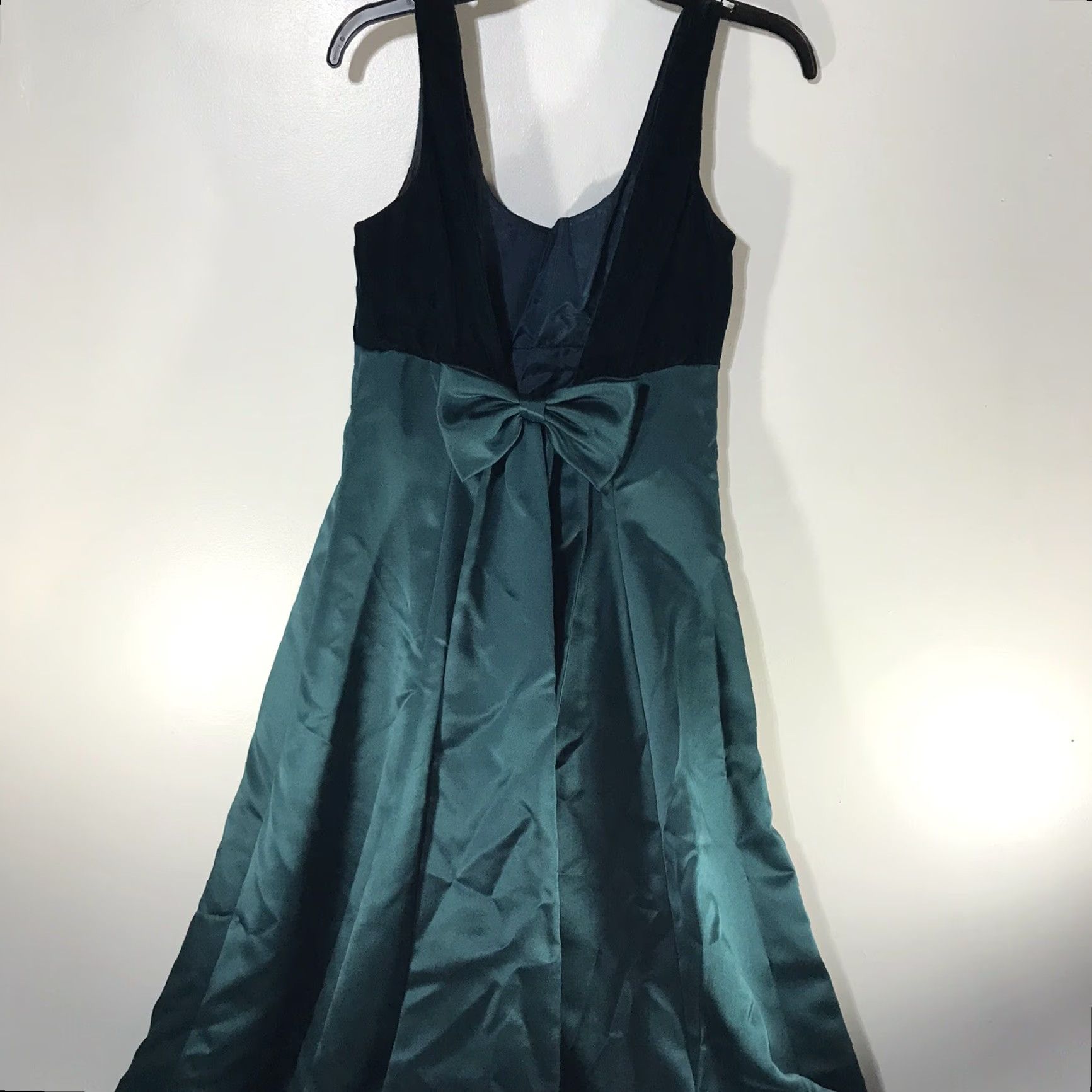 Velvet Michelangelo Green Satin A-Line Formal Dress Women's Size 10 USA Size L / US 10 / IT 46 - 4 Thumbnail