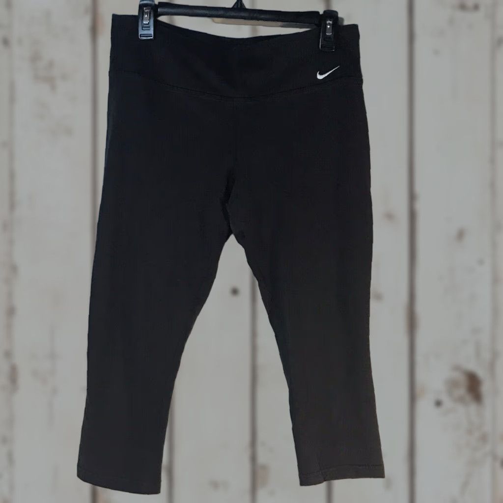 Nike VINTAGE Nike Leggings Cropped Activewear Women’s Size L Black Athletic Stretch Breathable Quick Dry Casual Size 36" / US 14 / IT 50 - 1 Thumbnail