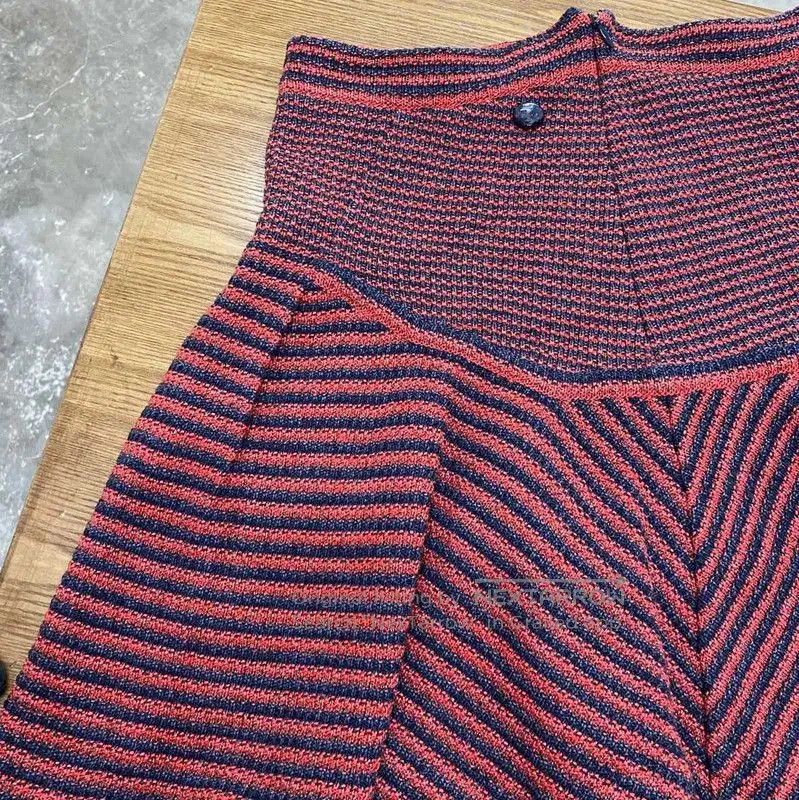 Chanel Chanel Red Striped Wool Mini Skirt . Size 24" / US 00 / IT 34 - 6 Thumbnail