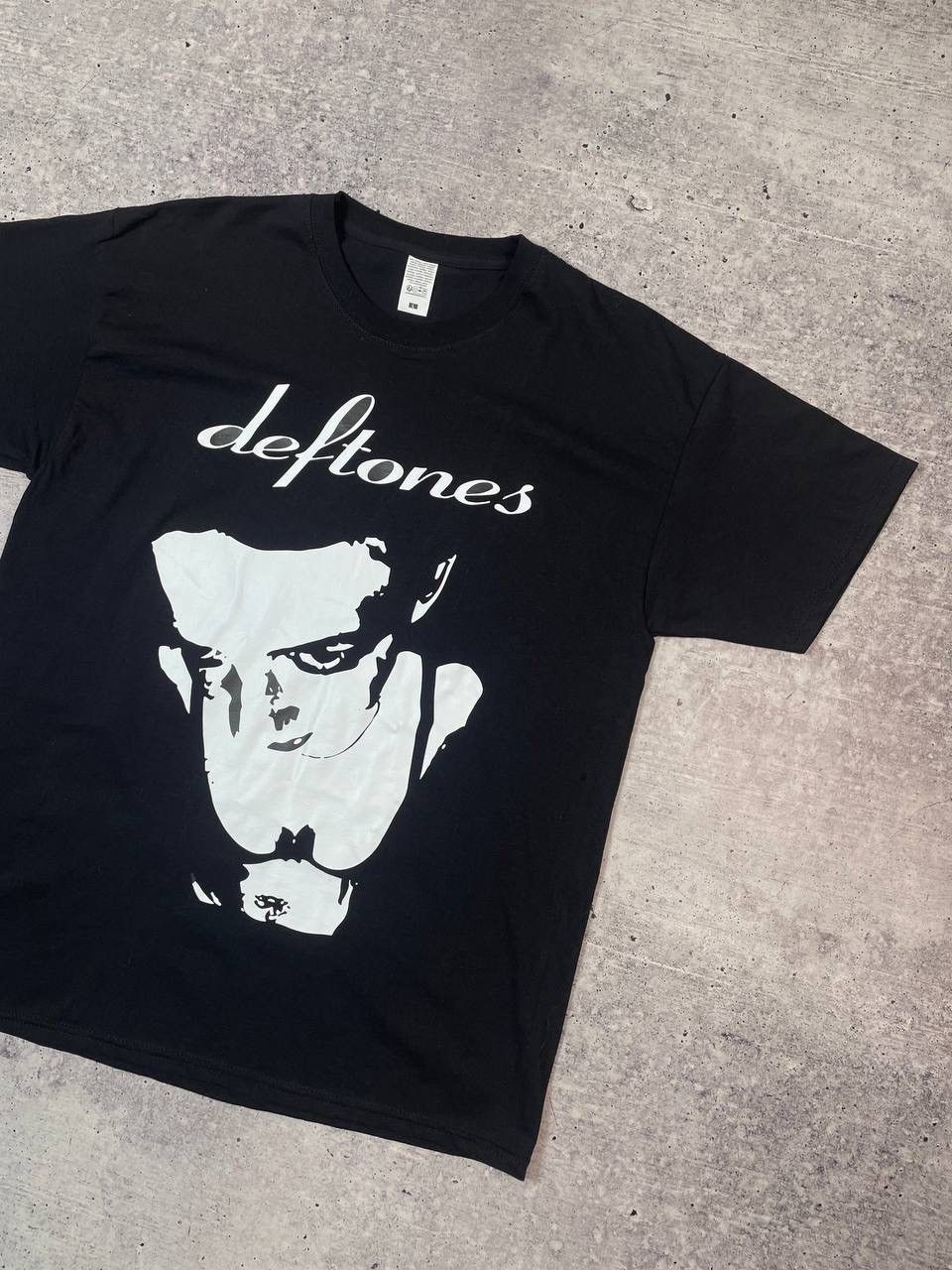 Band Tees Vintage 00s Deftones Merch Band Tee T-Shirt Y2K Size US L / EU 52-54 / 3 - 3 Thumbnail