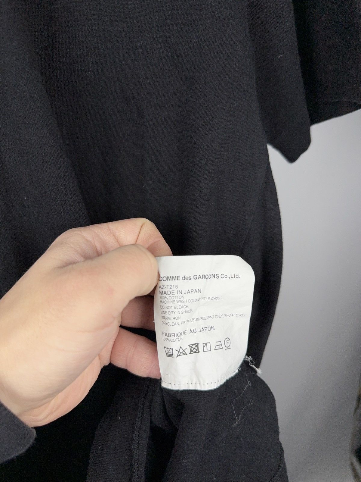 CDG by Comme des Garcons Comme des Garçons PLAY Gold Heart Black Tee Made in Japan Size US L / EU 52-54 / 3 - 9 Thumbnail