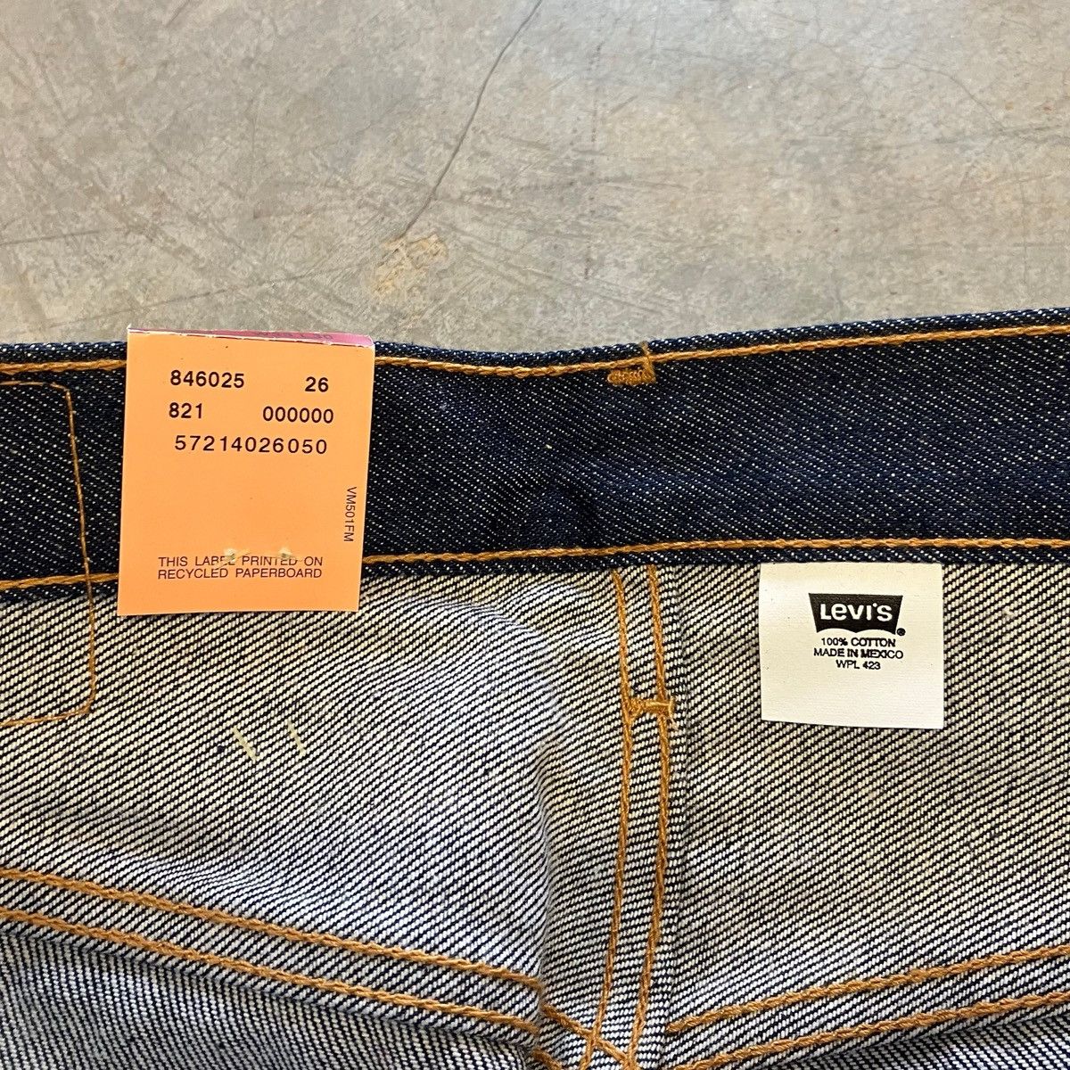 Vintage Vintage Deadstock Levi's 501XX Jeans Size US 33 - 7 Thumbnail