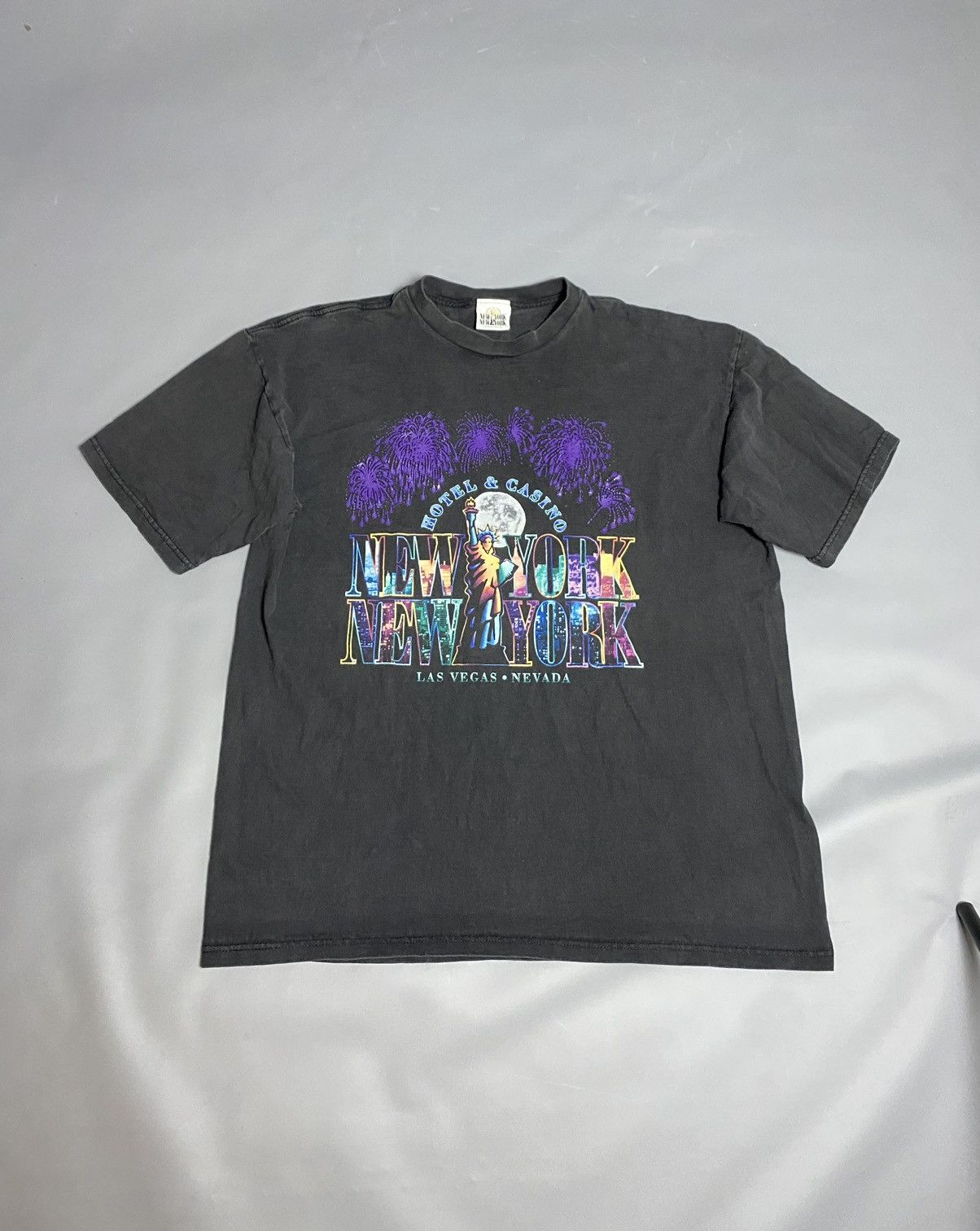 Vintage 90s New York New York Hotel & Casino Las Vegas T-Shirt sz XL Size US XL / EU 56 / 4 - 1 Thumbnail
