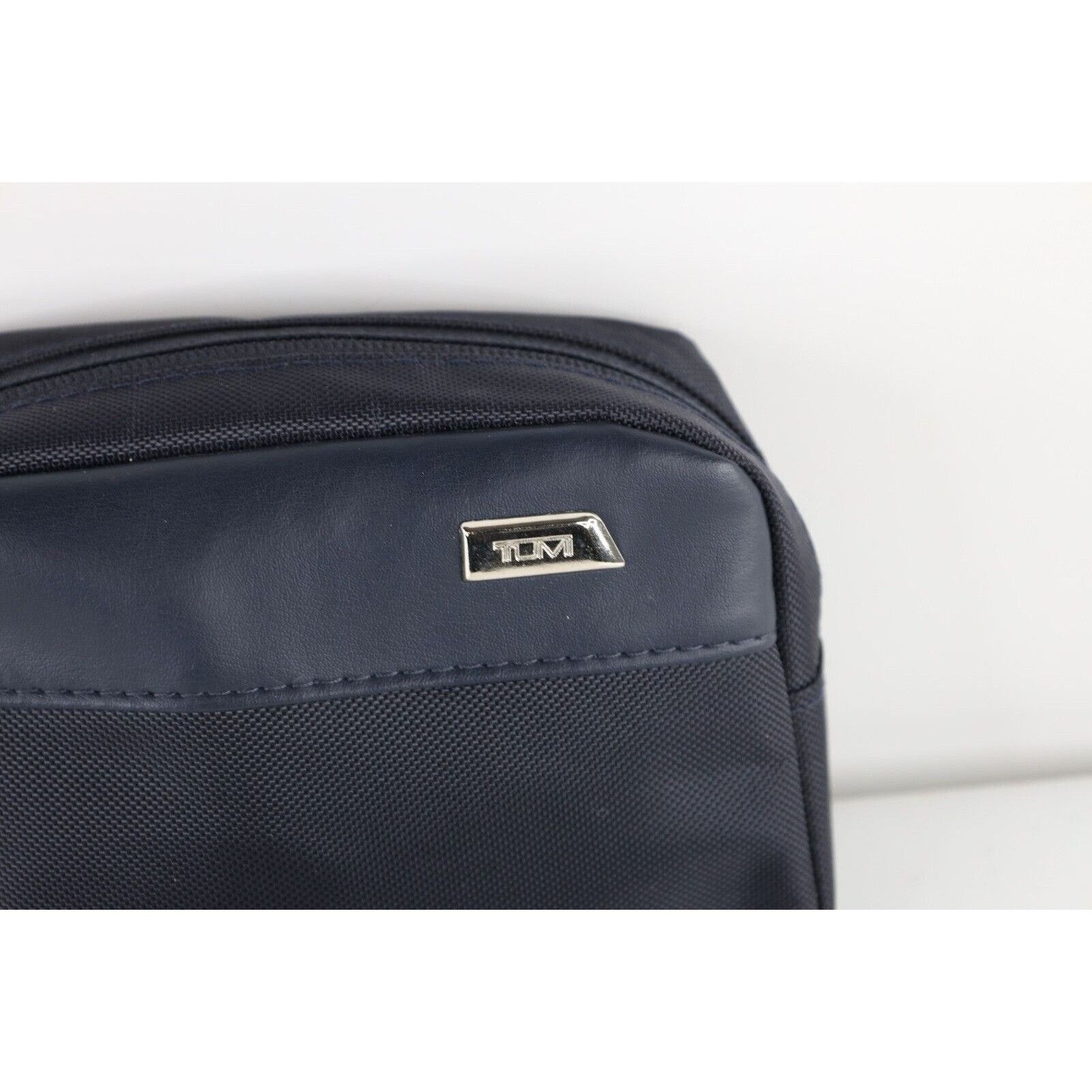 Tumi Tumi for Delta Leather Trim Small Zippered Travel Bag Size ONE SIZE - 2 Thumbnail