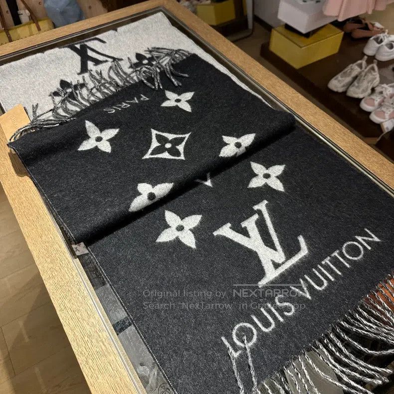 Louis Vuitton Louis Vuitton Full Logo Fringe Cashmere Scarf Size ONE SIZE - 4 Thumbnail