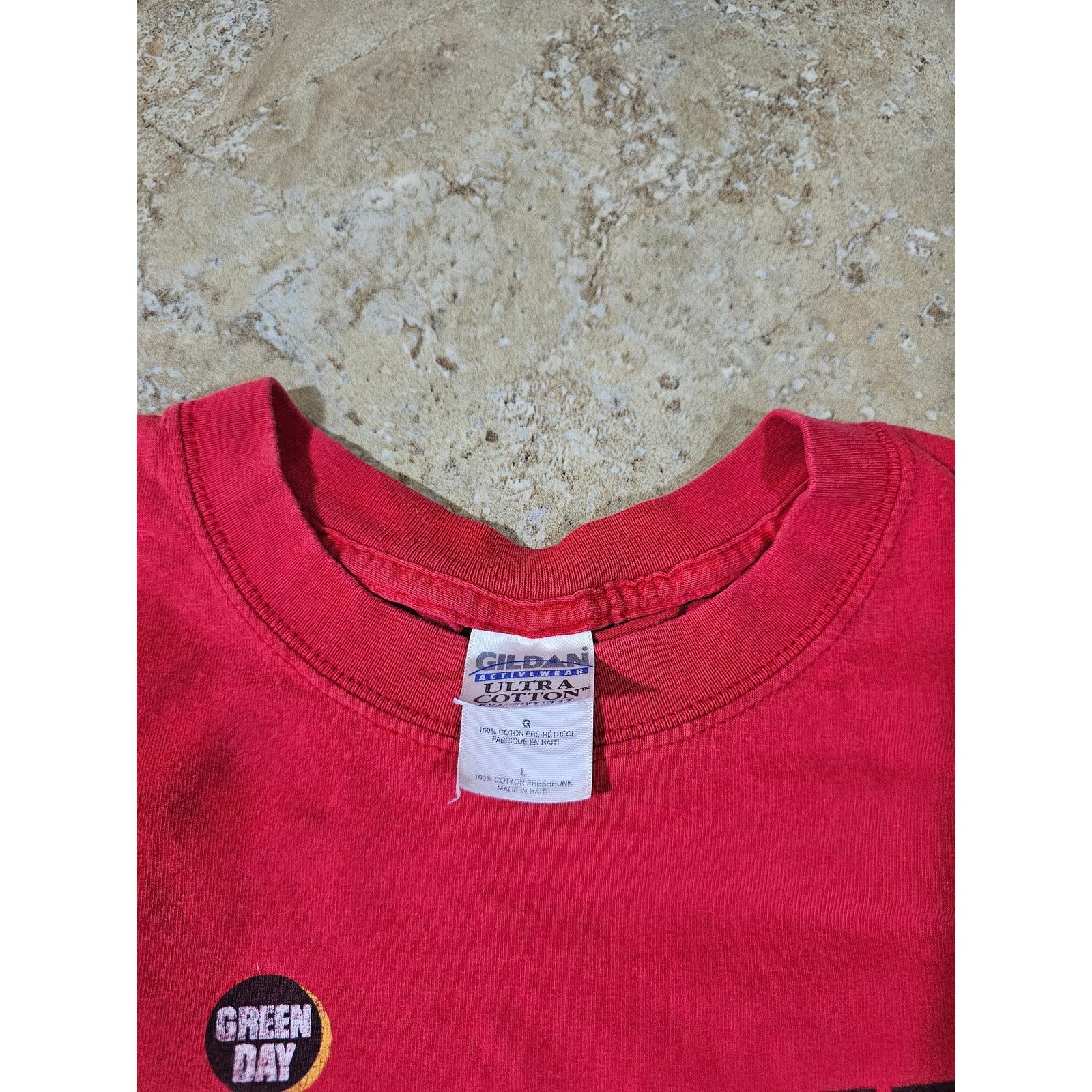 Gildan Green Day Minority 2001 T-Shirt Red Black Sz L Size US L / EU 52-54 / 3 - 5 Thumbnail