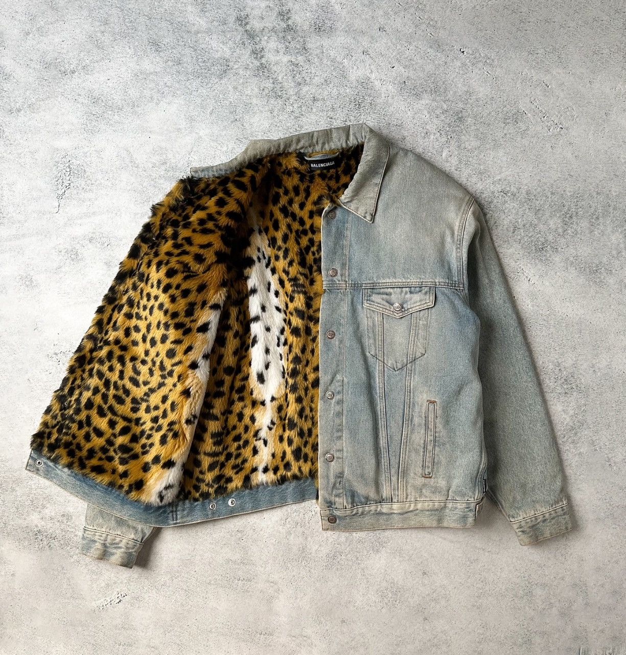 Pre-owned Balenciaga Fw18 Cheetah Fur Lined Light Wash Denim Jacket