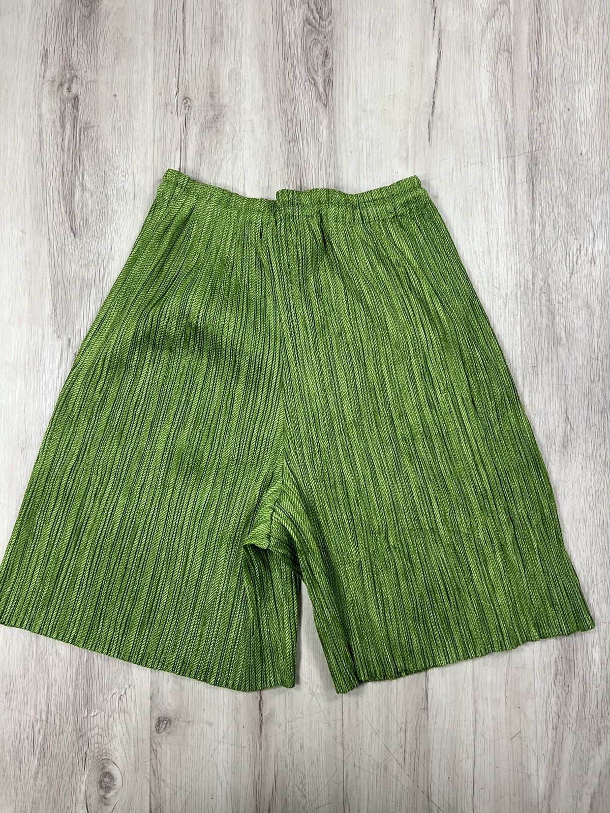 Pleats Please Issey Miyake Pleats Please Short Pants Size 34" / US 12 / IT 48 - 5 Thumbnail
