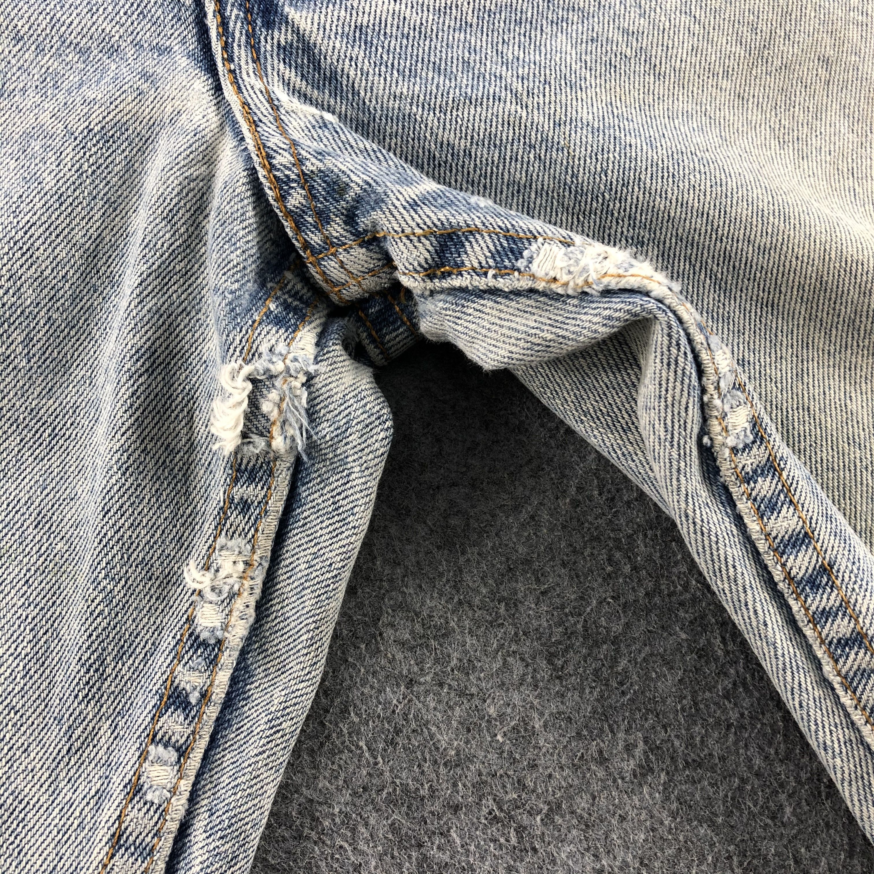 Levi's Vintage 90s Light Wash Levis 550 Jeans-J1248 Size US 29 - 8 Thumbnail