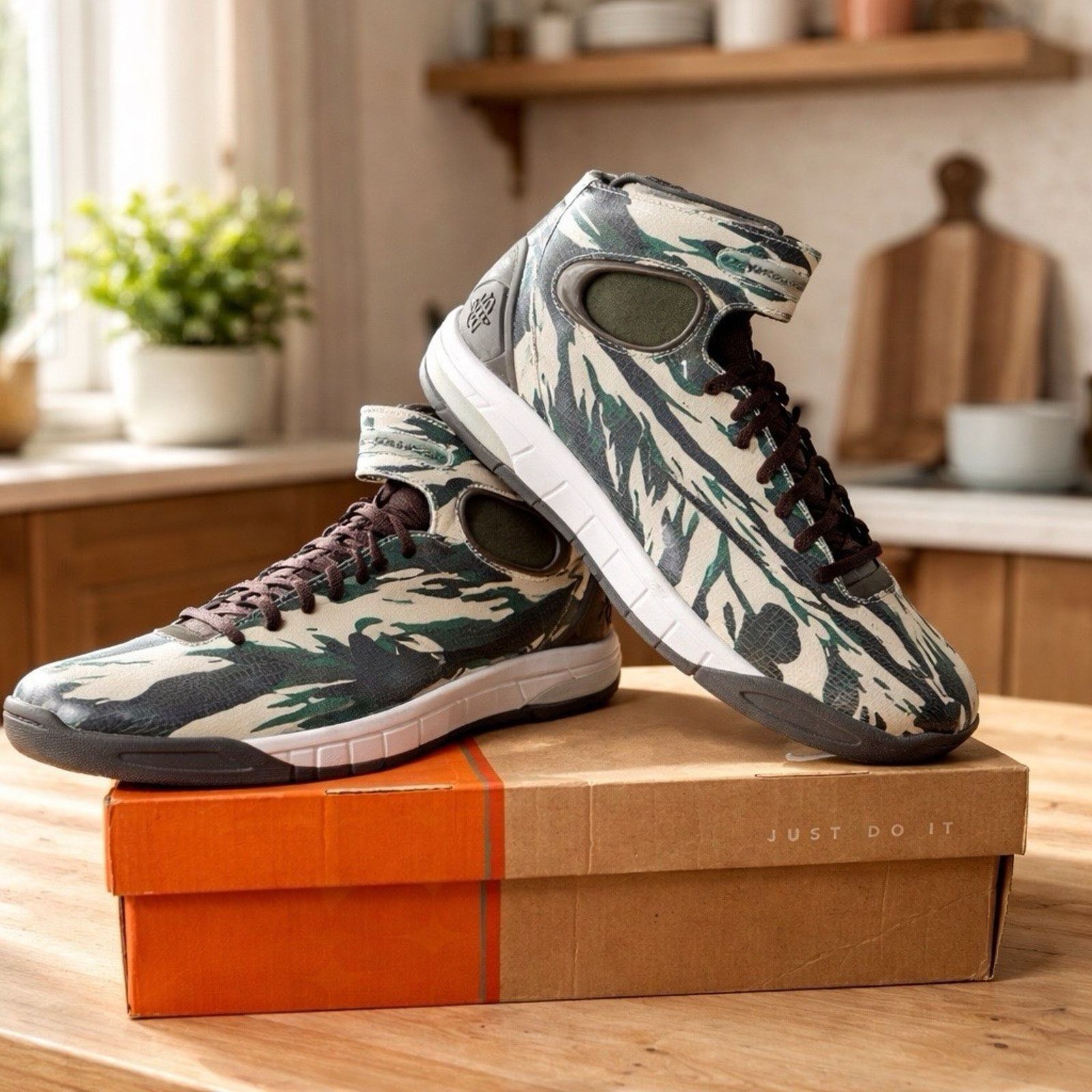 Nike Nike Air Max Huarache 2k4 Olive Camo Army Pine 312544-121 Size US 10.5 / EU 43-44 - 1 Thumbnail