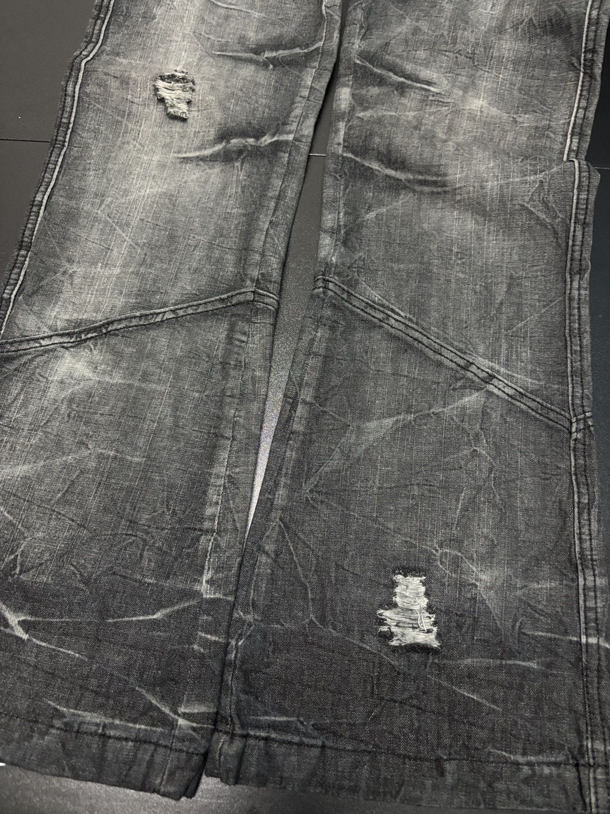 Japanese Brand Y2K Black Crown Distressed Wide Flare Pants Size 32" / US 10 / IT 46 - 4 Thumbnail