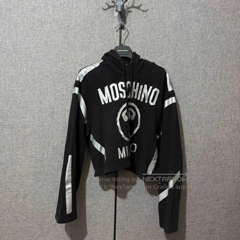 Moschino Moschino Black Cropped Logo Hoodie for Women . Size S / US 4 / IT 40 - 1 Thumbnail