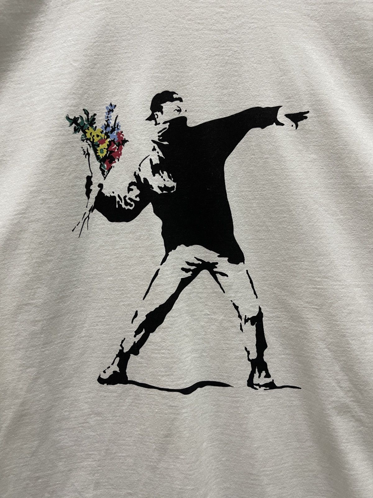 Vintage Banksy Rage Flower Bomber Art Ls Tshirt Size US L / EU 52-54 / 3 - 3 Thumbnail