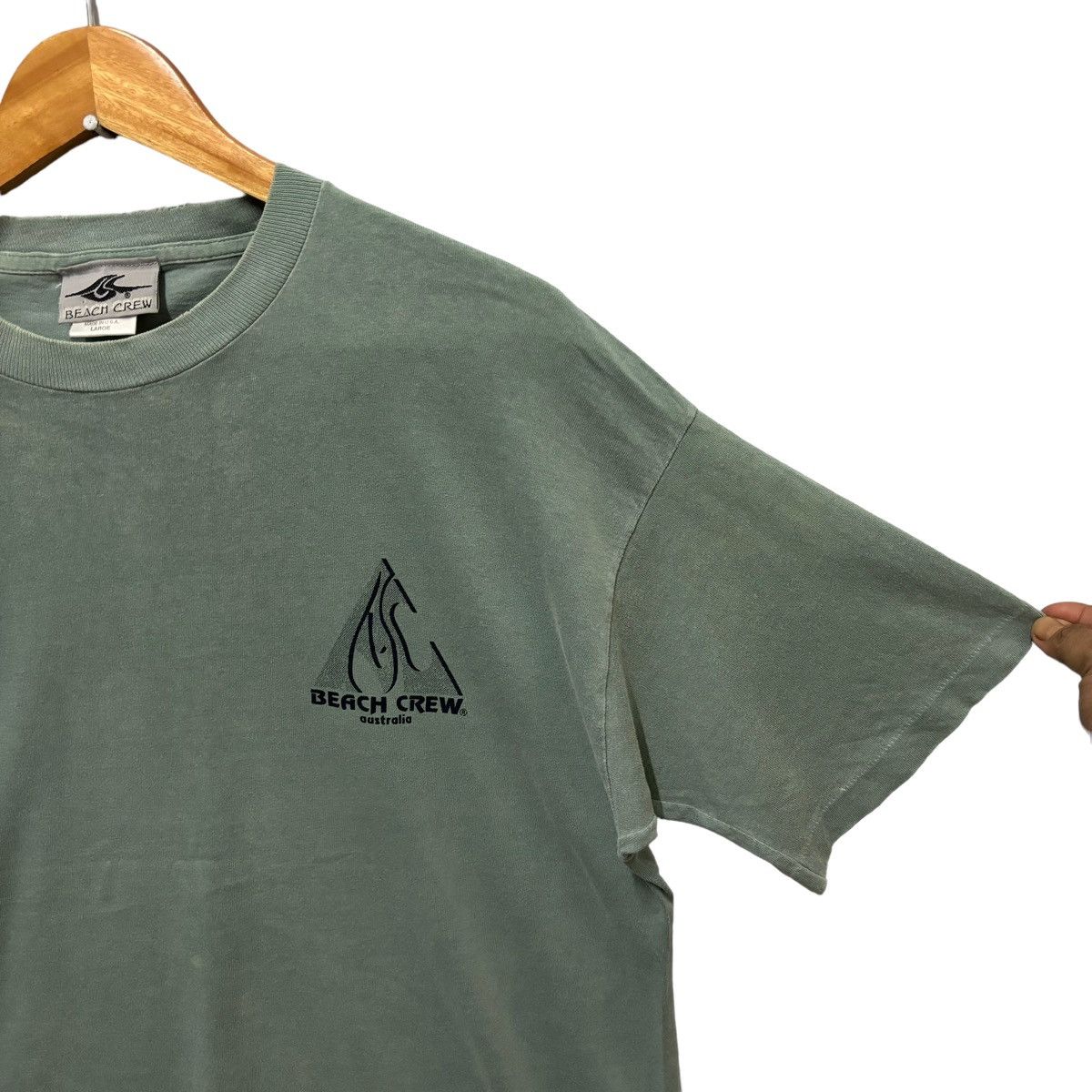 Vintage Vintage Beach Crew Australia Surf Style Tshirt Size US L / EU 52-54 / 3 - 6 Thumbnail