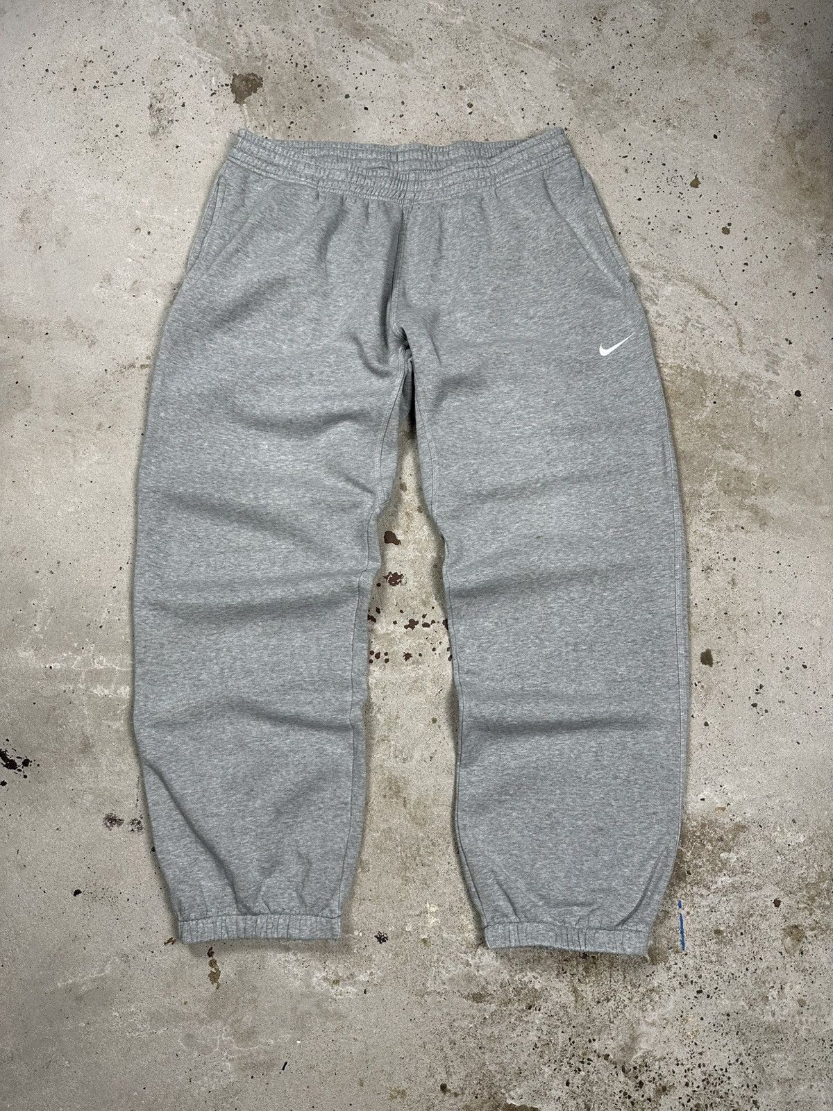 Nike Vintage Y2K Nike Baggy Grey Sweatpants Loose Swoosh rare Size US 38 / EU 54 - 1 Thumbnail