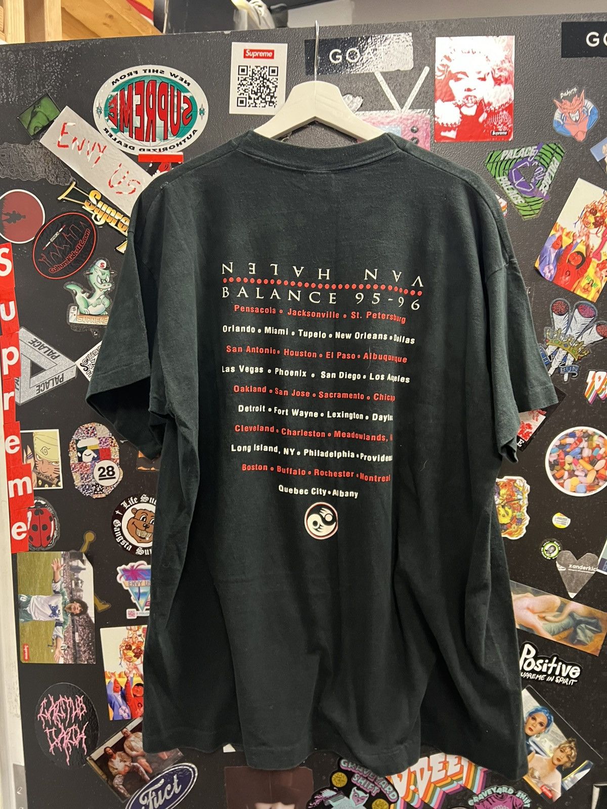 Vintage Vintage Van Halen 95/96 Balance Band Shirt Size US XL / EU 56 / 4 - 2 Thumbnail