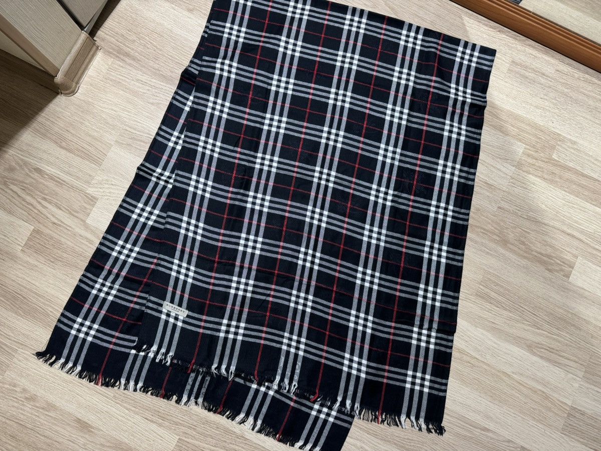 Burberry Burberry light scarf shawl Size ONE SIZE - 2 Thumbnail