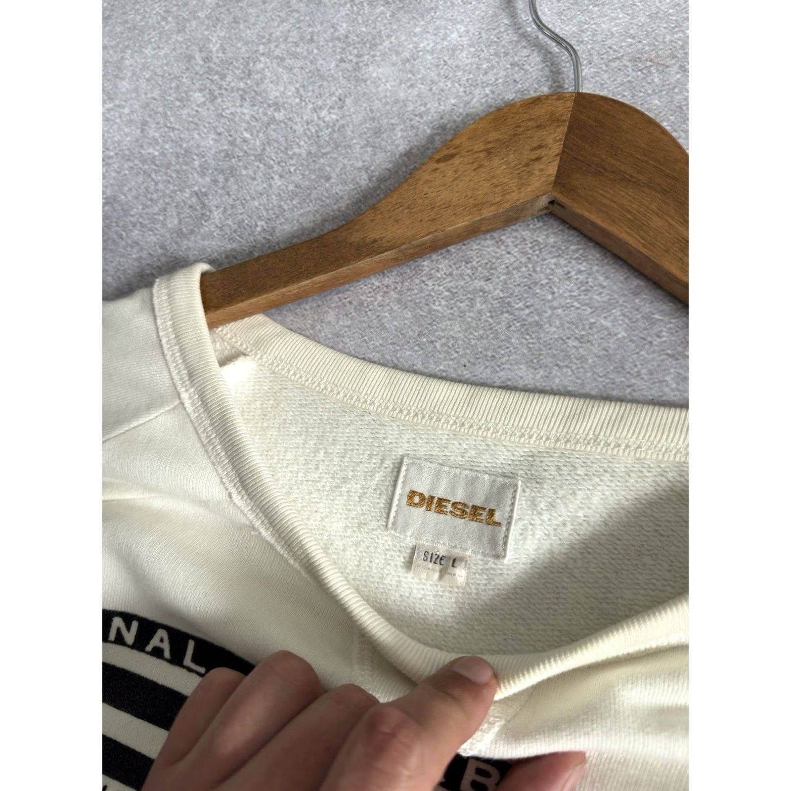 Diesel VINTAGE Diesel Big Logo Boxy Fit Sweatshirt Y2K White Cream Size L Men Size US L / EU 52-54 / 3 - 7 Thumbnail